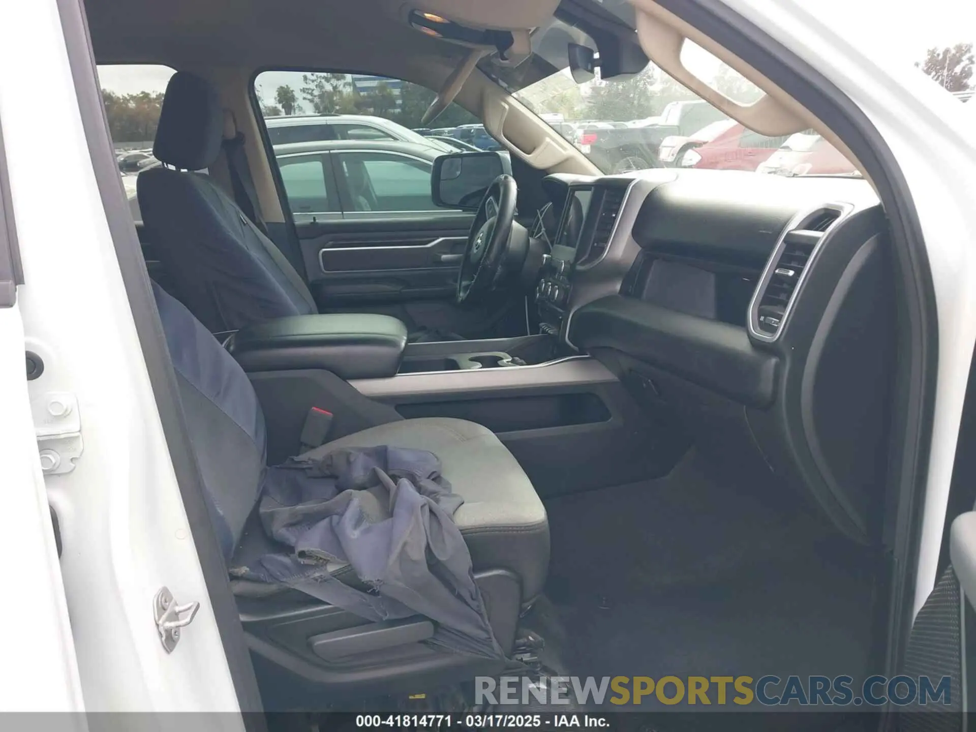 5 fotografías del automóvil dañado 1C6RREBT2LN256138 RAM 1500 2020