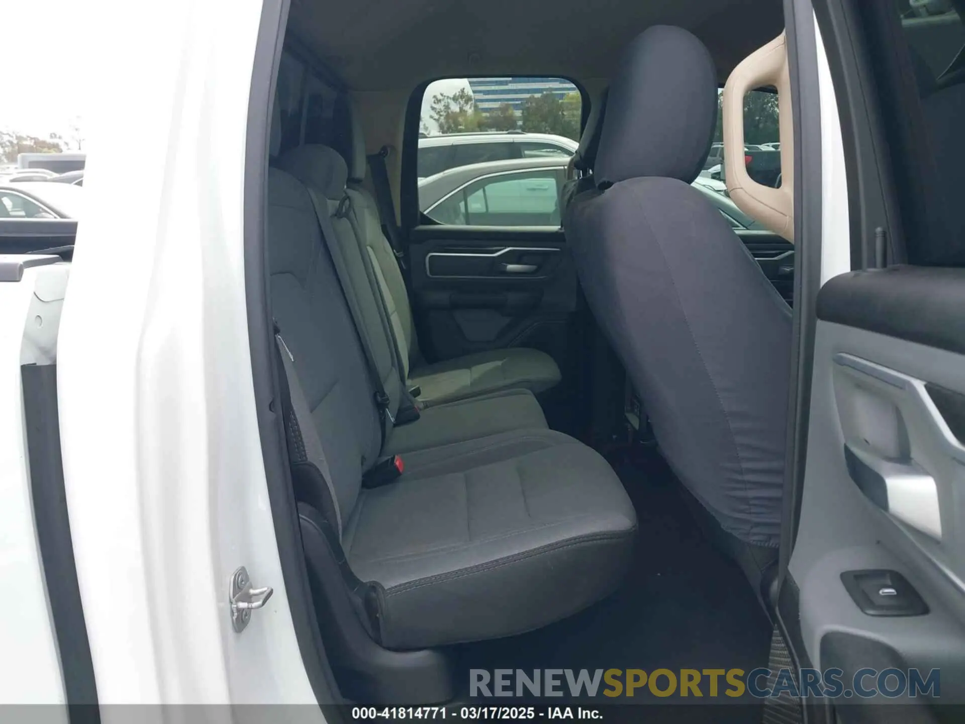 8 fotografías del automóvil dañado 1C6RREBT2LN256138 RAM 1500 2020