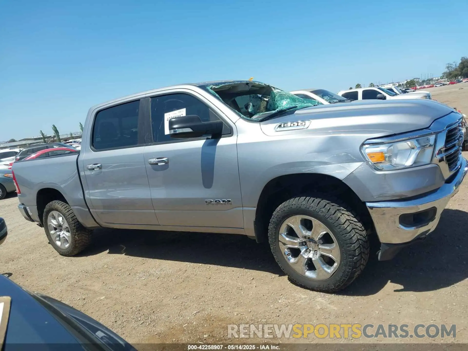 13 fotografías del automóvil dañado 1C6RREFG7LN333762 RAM 1500 2020