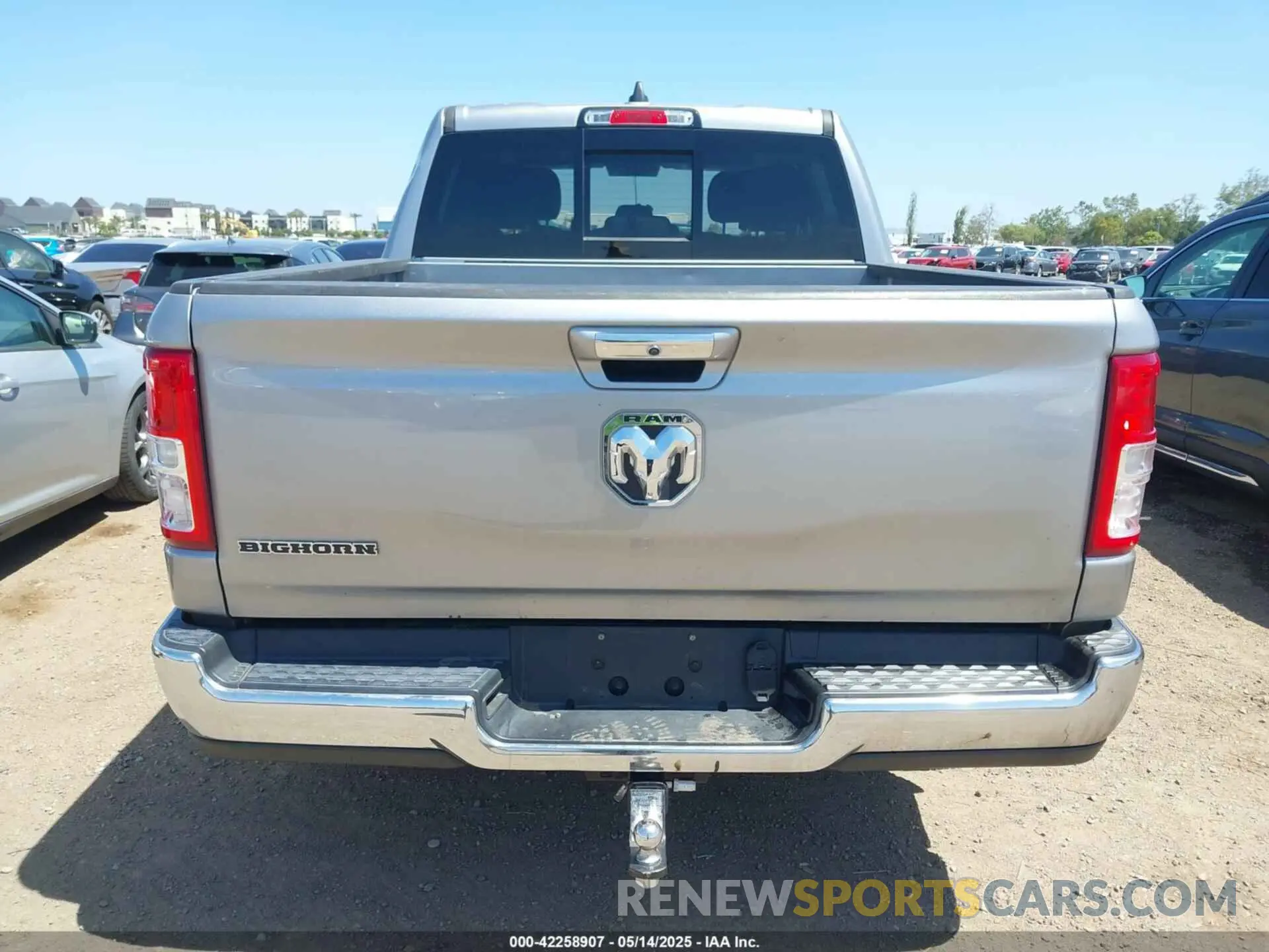16 fotografías del automóvil dañado 1C6RREFG7LN333762 RAM 1500 2020