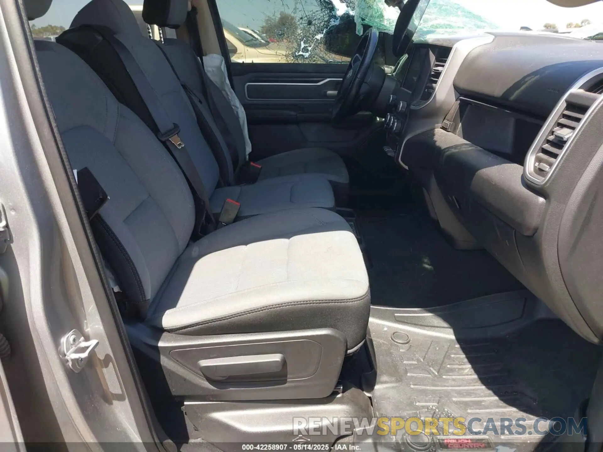 5 fotografías del automóvil dañado 1C6RREFG7LN333762 RAM 1500 2020