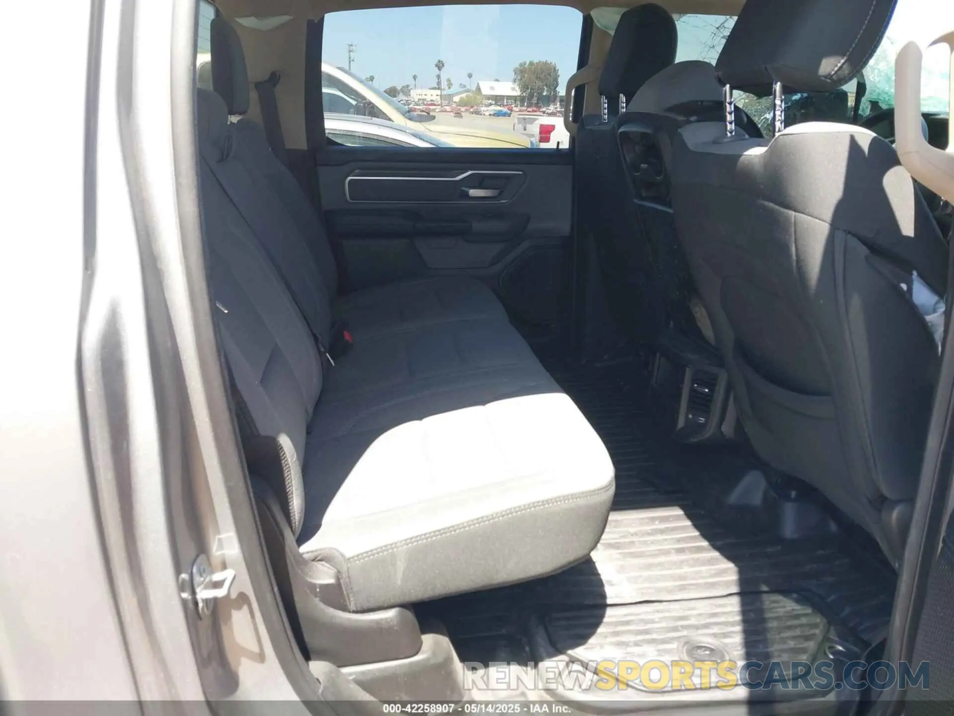8 fotografías del automóvil dañado 1C6RREFG7LN333762 RAM 1500 2020