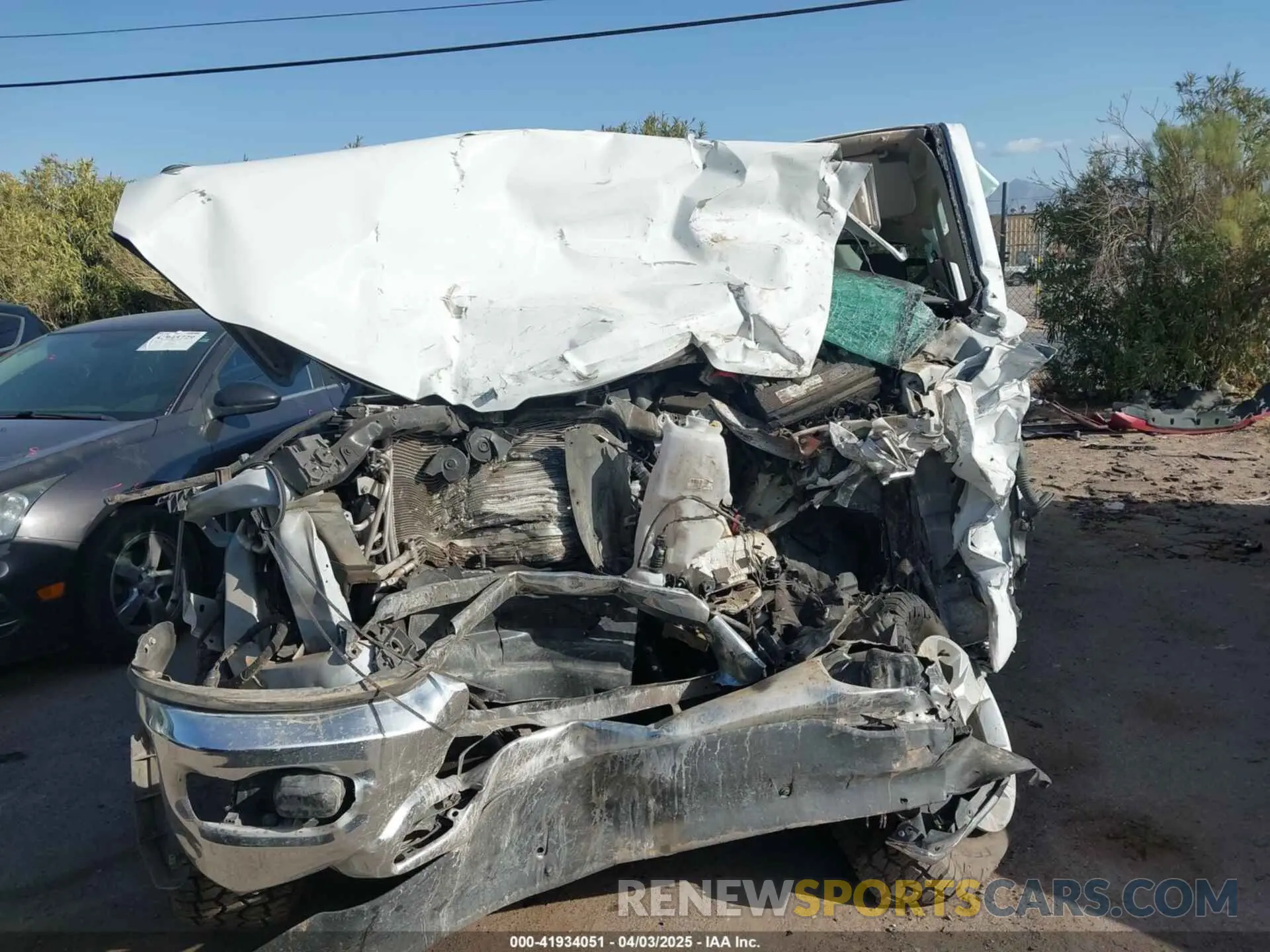 12 fotografías del automóvil dañado 1C6RREFG9LN338204 RAM 1500 2020