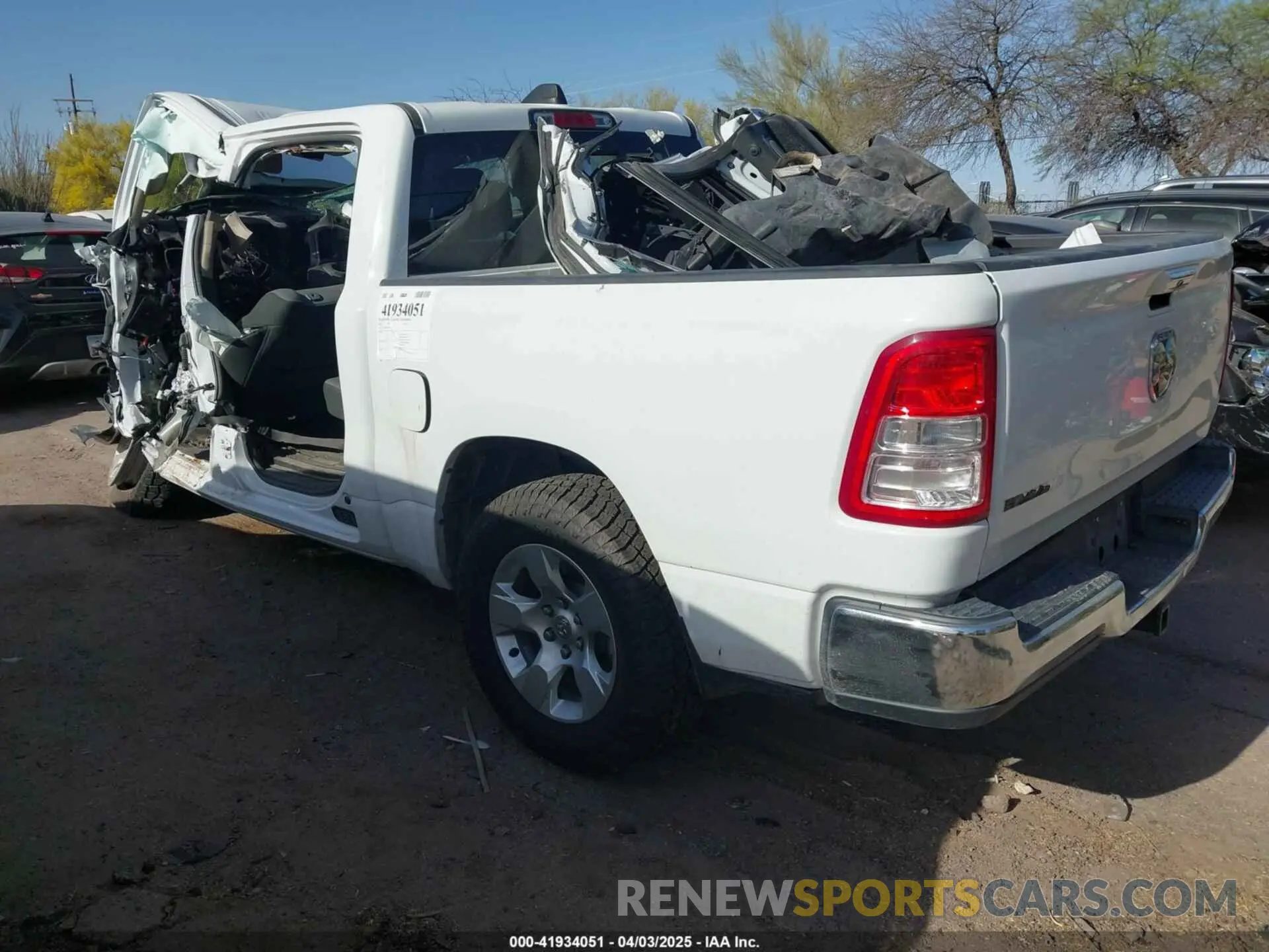 3 fotografías del automóvil dañado 1C6RREFG9LN338204 RAM 1500 2020