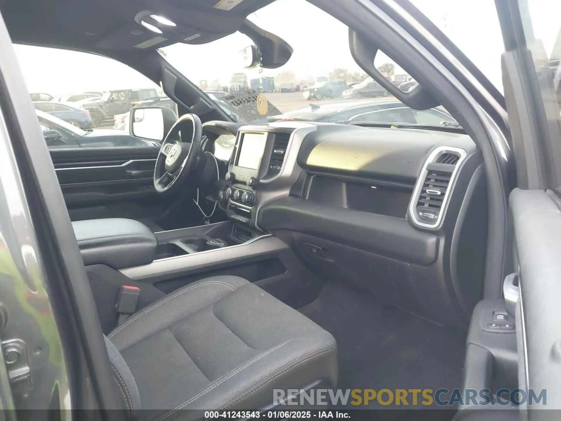 5 fotografías del automóvil dañado 1C6RREFM6LN179857 RAM 1500 2020