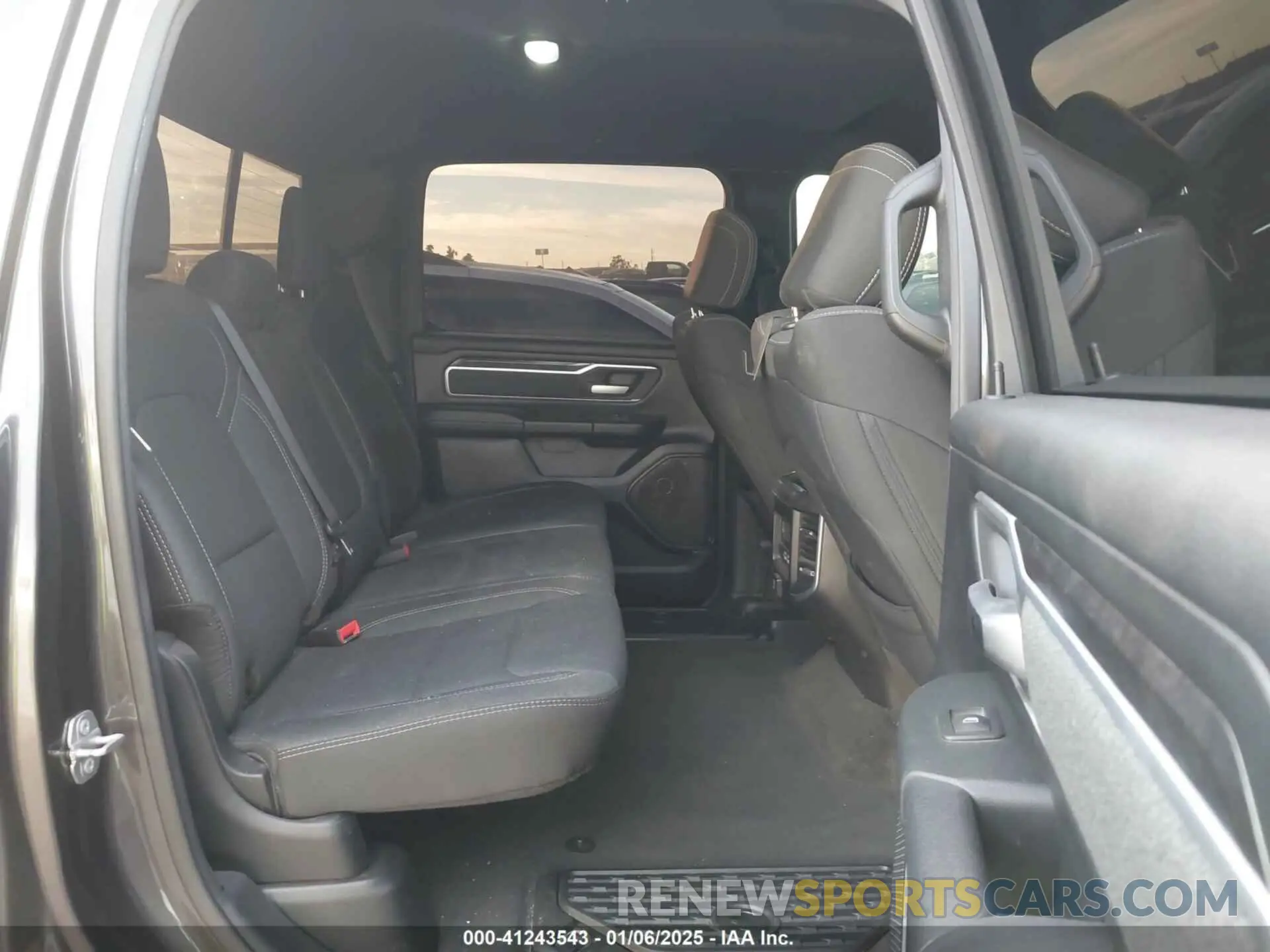 8 fotografías del automóvil dañado 1C6RREFM6LN179857 RAM 1500 2020