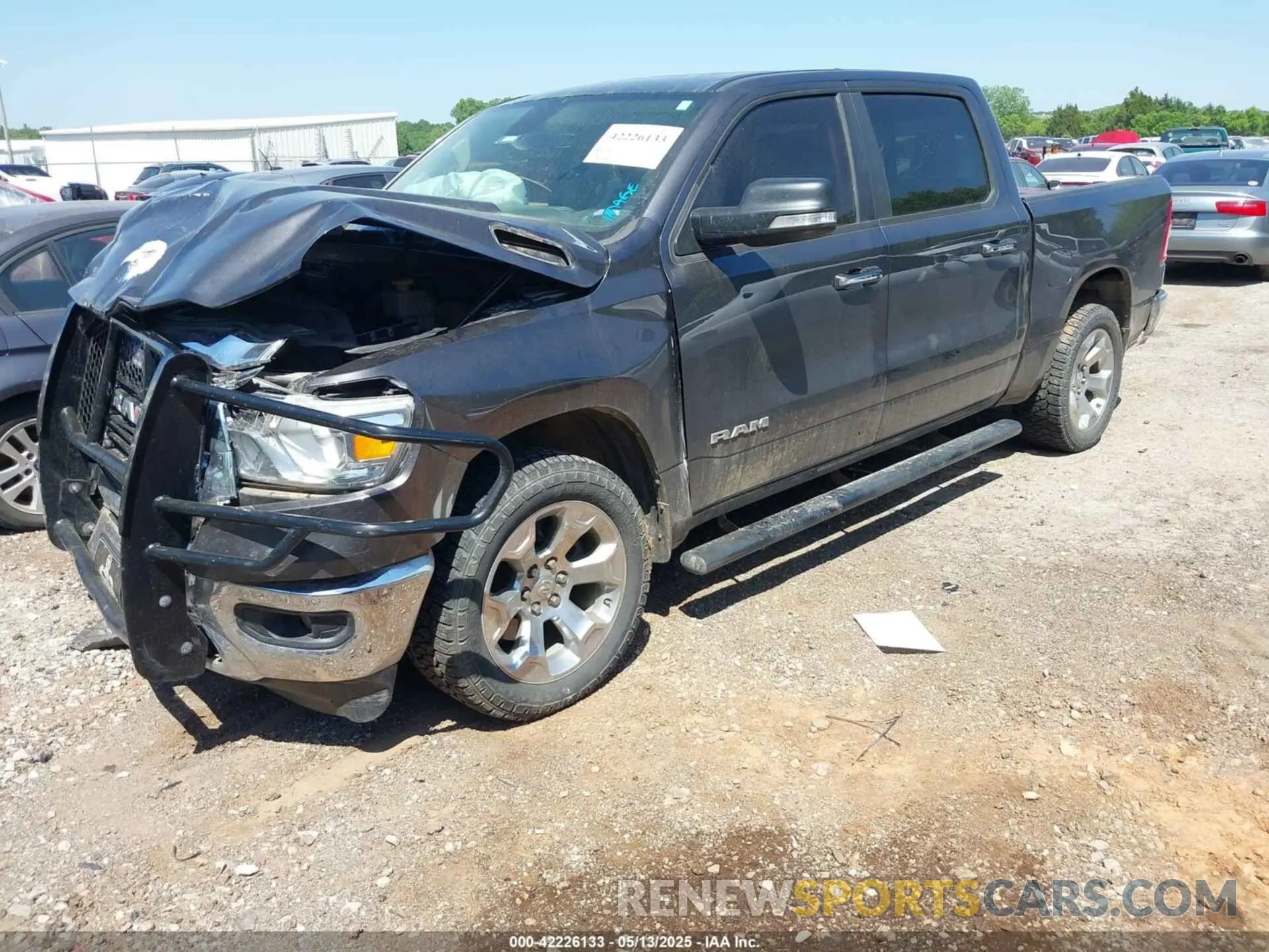 2 fotografías del automóvil dañado 1C6RREFT0LN209779 RAM 1500 2020