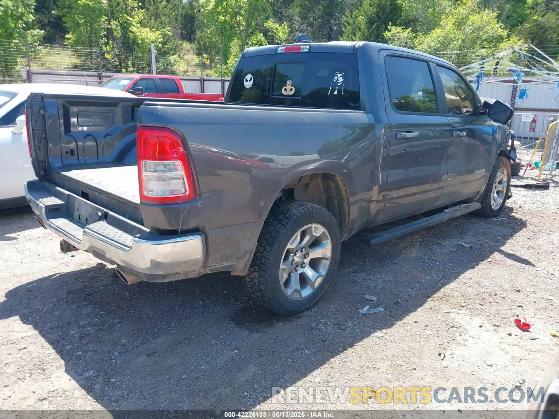 4 fotografías del automóvil dañado 1C6RREFT0LN209779 RAM 1500 2020