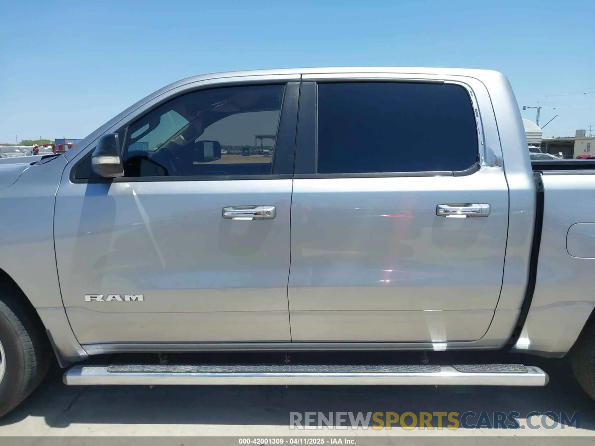 14 fotografías del automóvil dañado 1C6RREFT3LN321573 RAM 1500 2020
