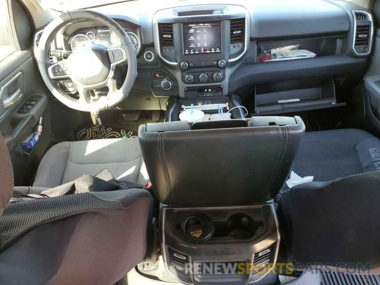 8 fotografías del automóvil dañado 1C6RREFT5LN185706 RAM 1500 2020