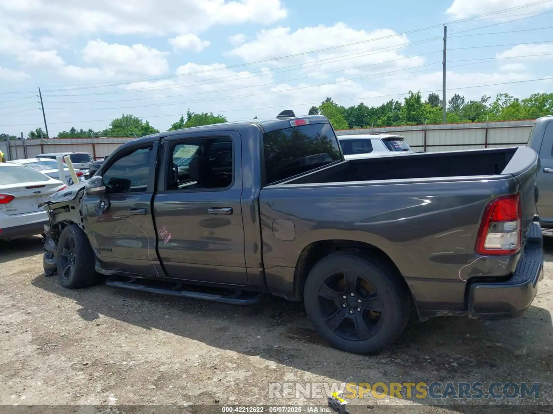 15 fotografías del automóvil dañado 1C6RREFT7LN121697 RAM 1500 2020