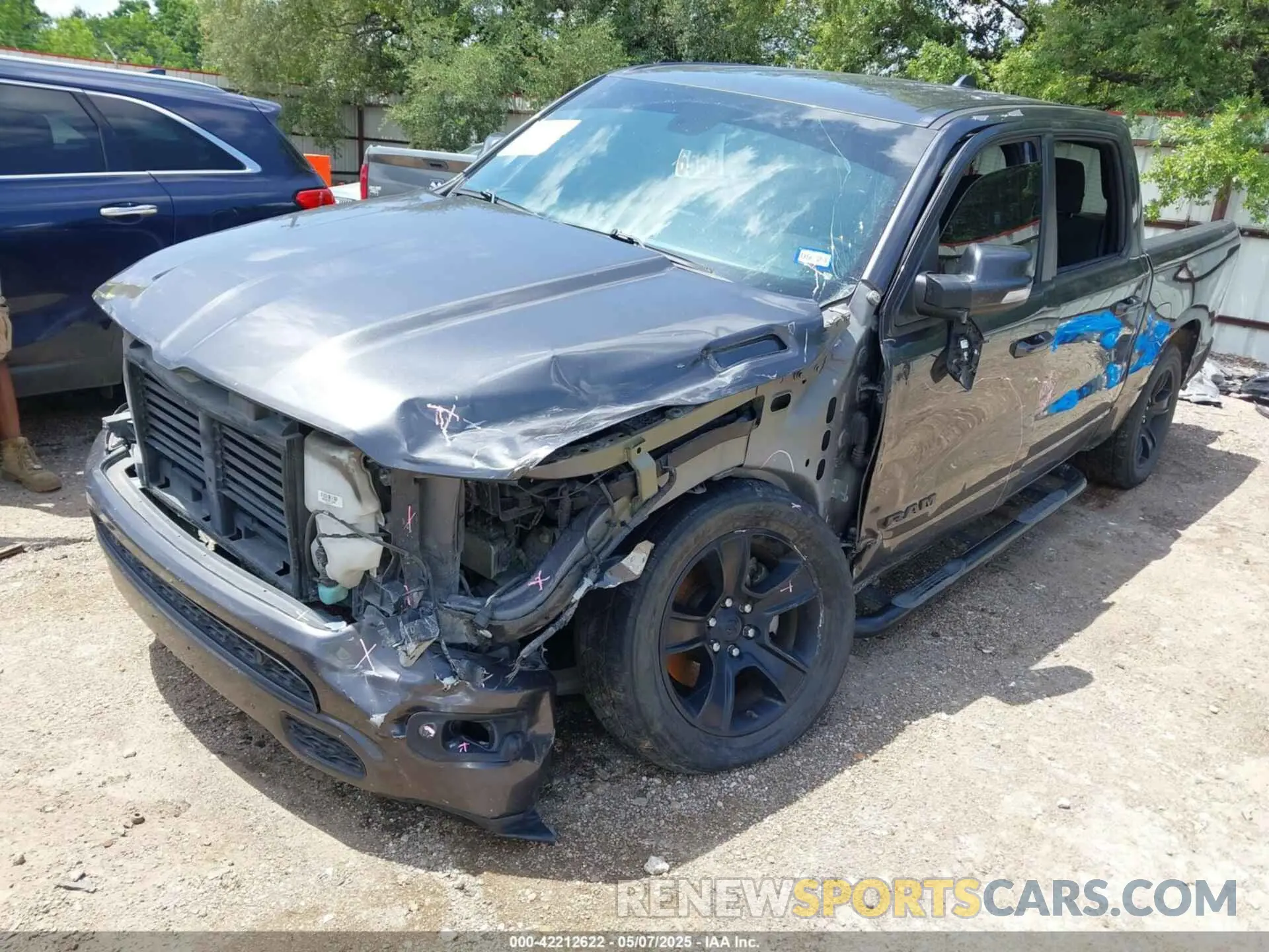 2 fotografías del automóvil dañado 1C6RREFT7LN121697 RAM 1500 2020