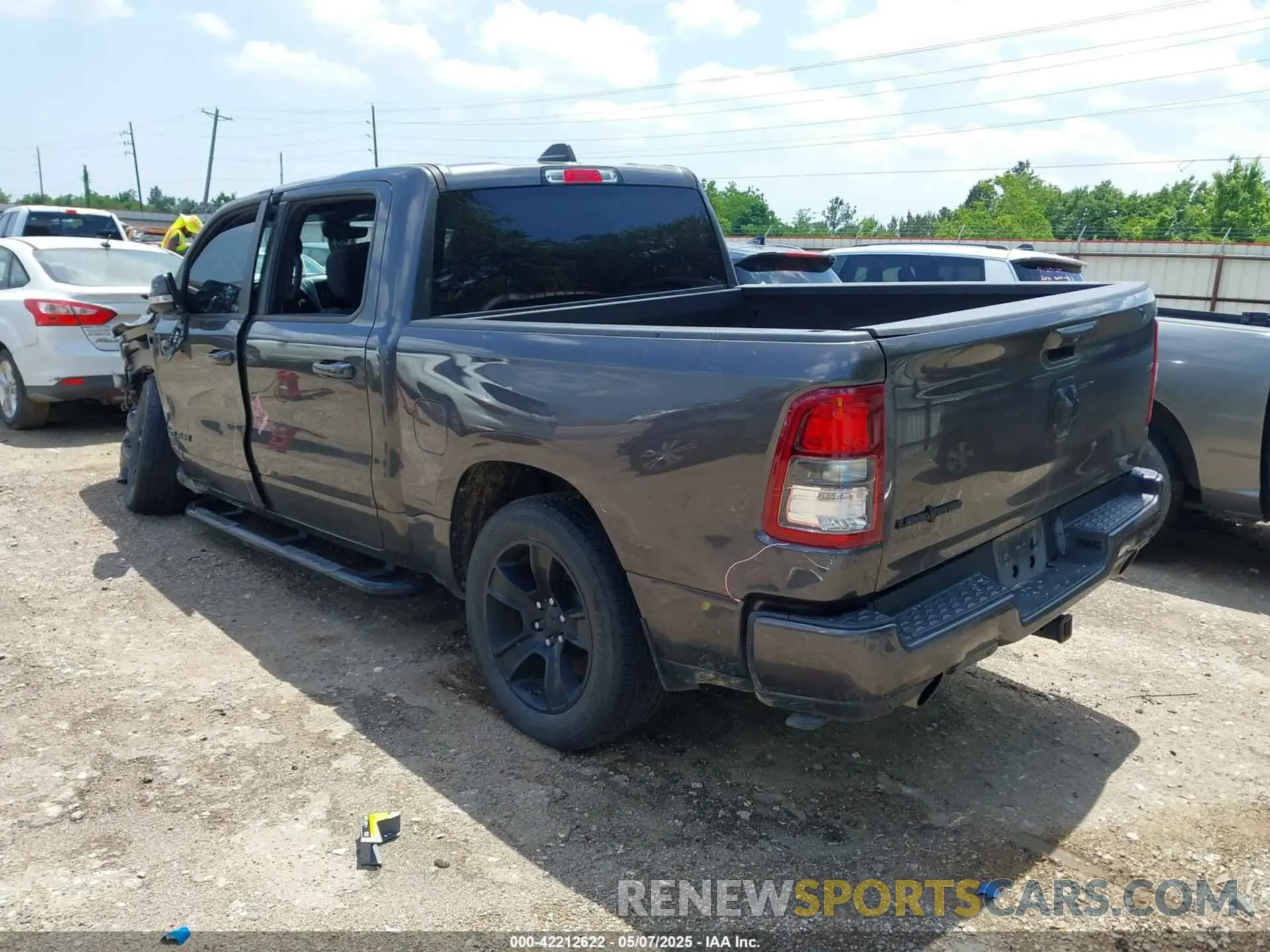 3 fotografías del automóvil dañado 1C6RREFT7LN121697 RAM 1500 2020