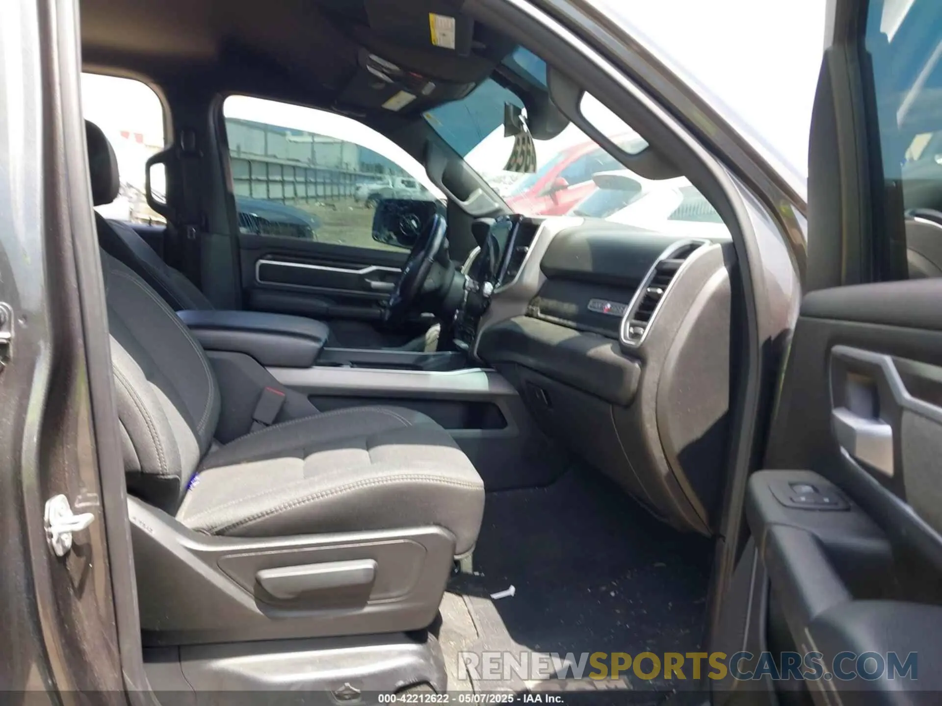 5 fotografías del automóvil dañado 1C6RREFT7LN121697 RAM 1500 2020