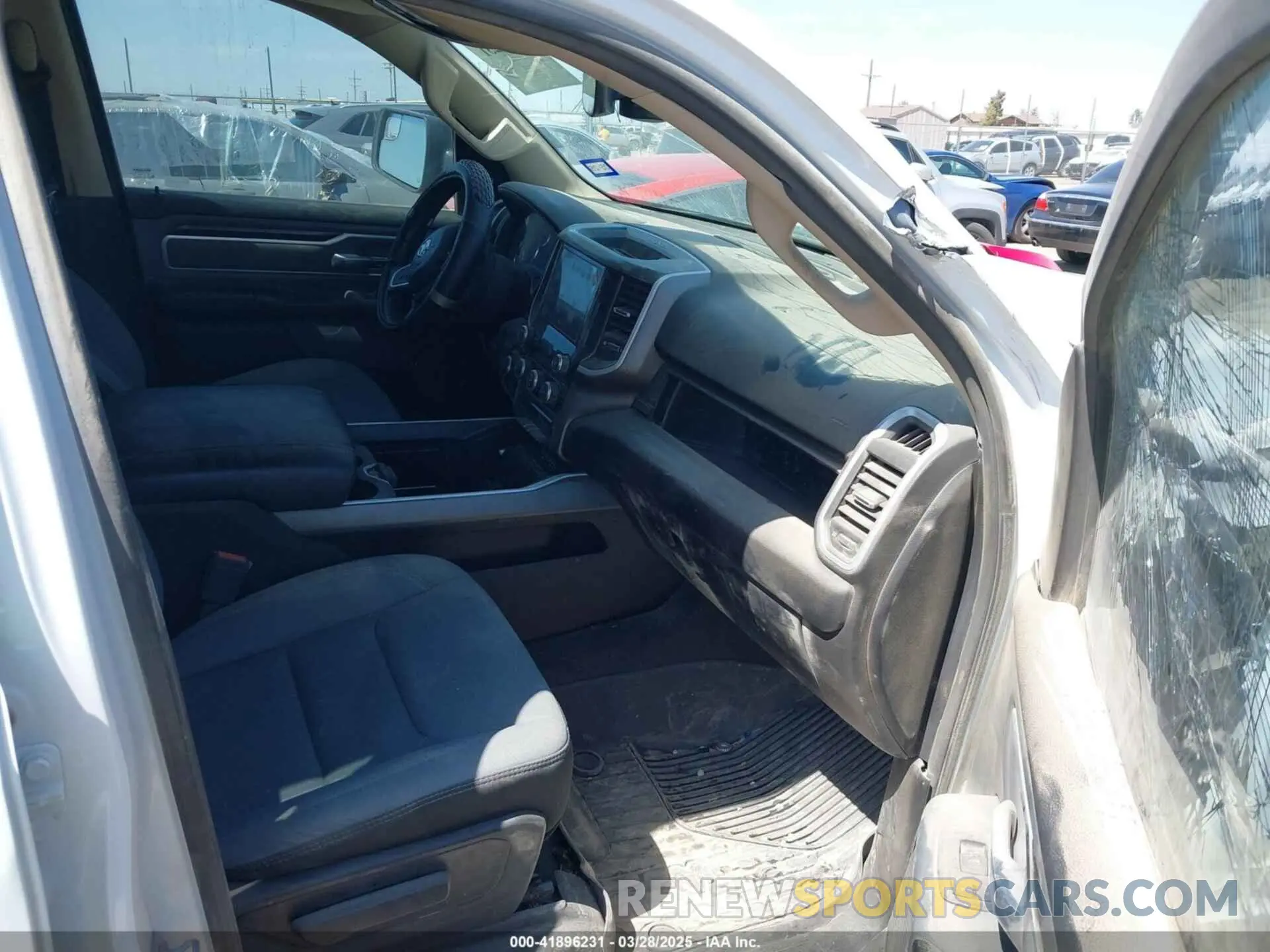 5 fotografías del automóvil dañado 1C6RREFT7LN386295 RAM 1500 2020