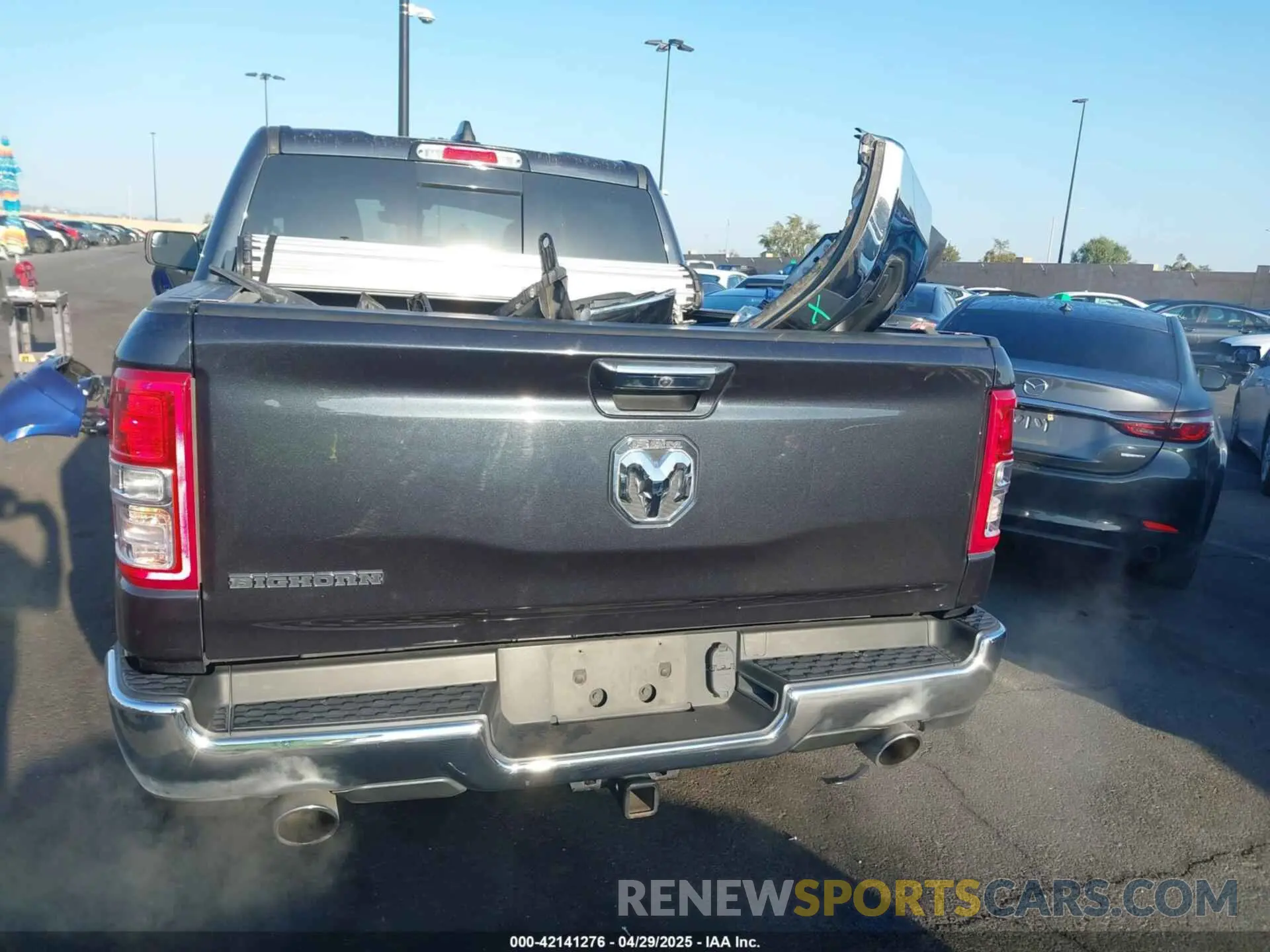 17 fotografías del automóvil dañado 1C6RREFT7LN401927 RAM 1500 2020