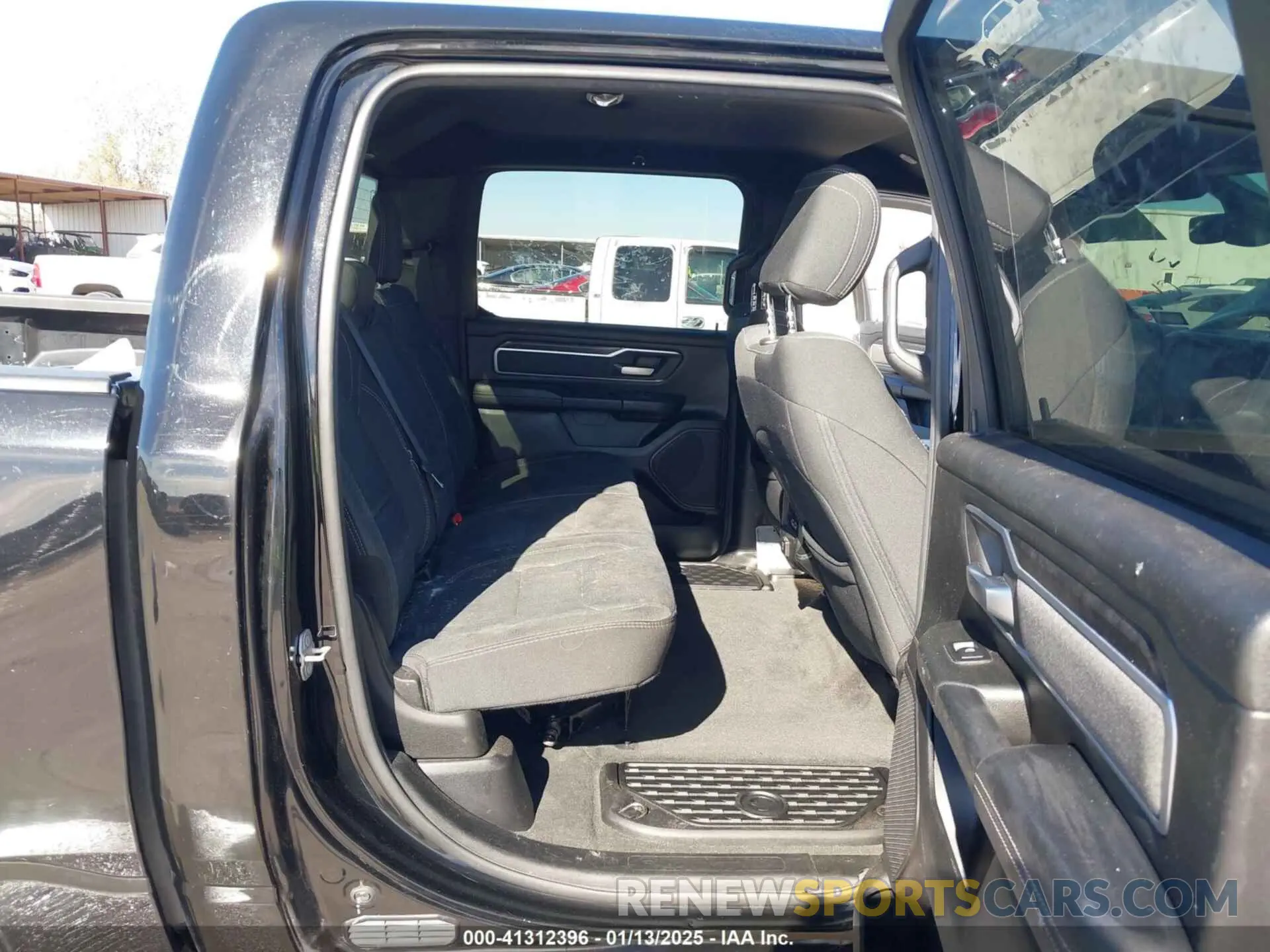 8 fotografías del automóvil dañado 1C6RREFT9LN121636 RAM 1500 2020