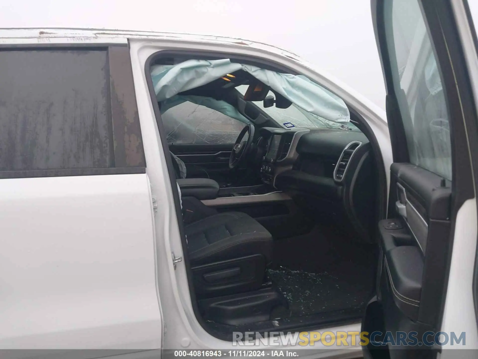 5 fotografías del automóvil dañado 1C6RREFT9LN401699 RAM 1500 2020
