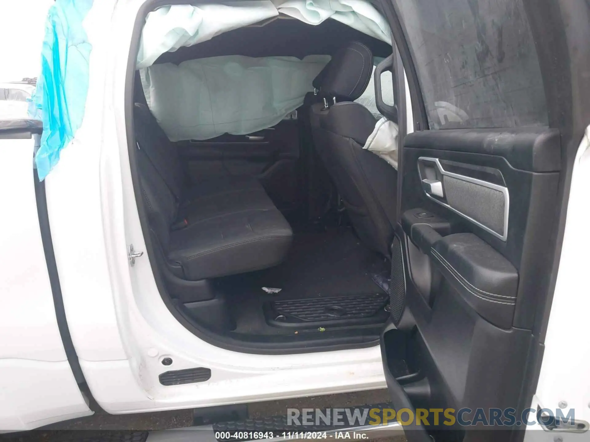 8 fotografías del automóvil dañado 1C6RREFT9LN401699 RAM 1500 2020