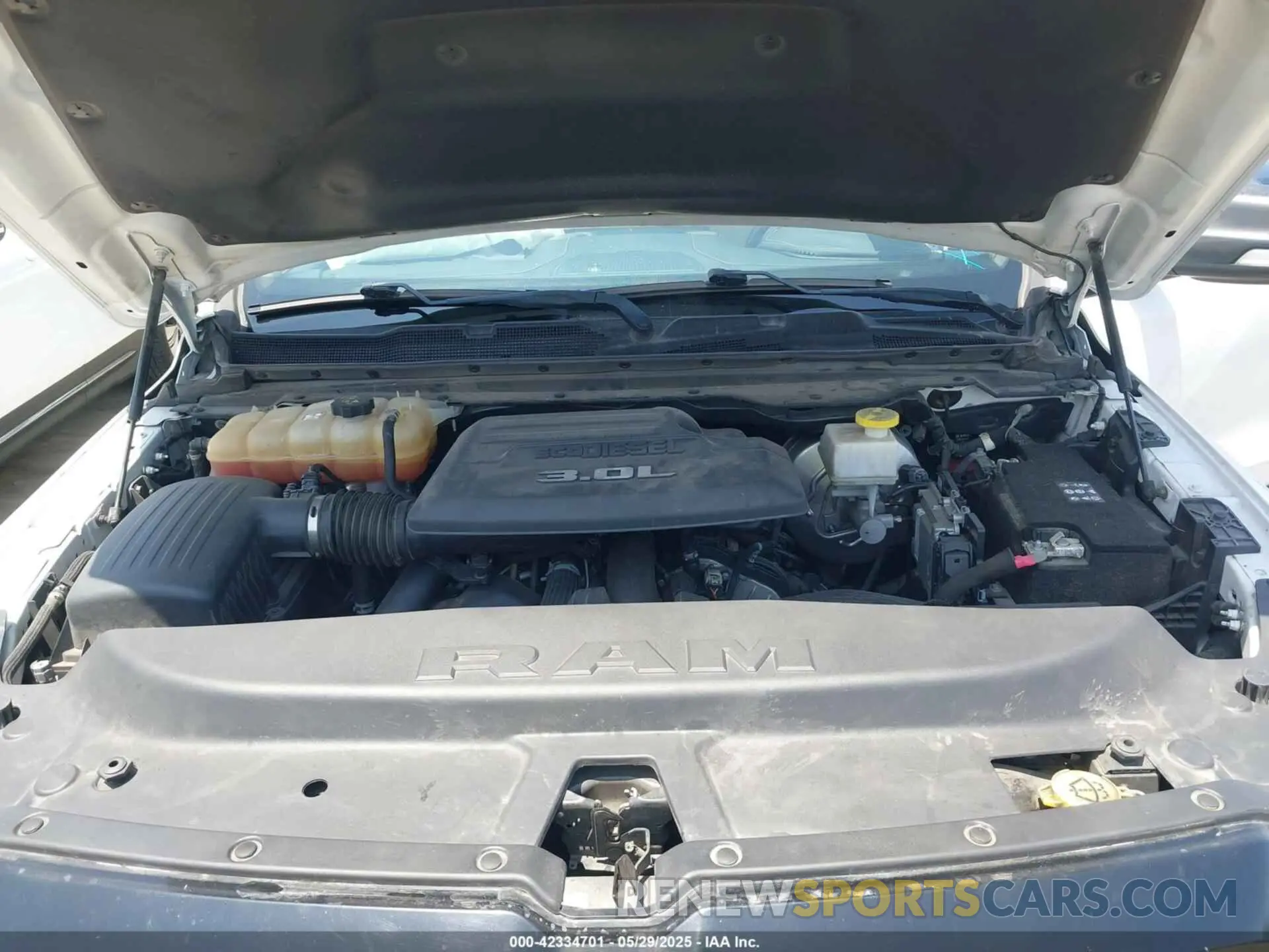 10 fotografías del automóvil dañado 1C6RREHM7LN179878 RAM 1500 2020