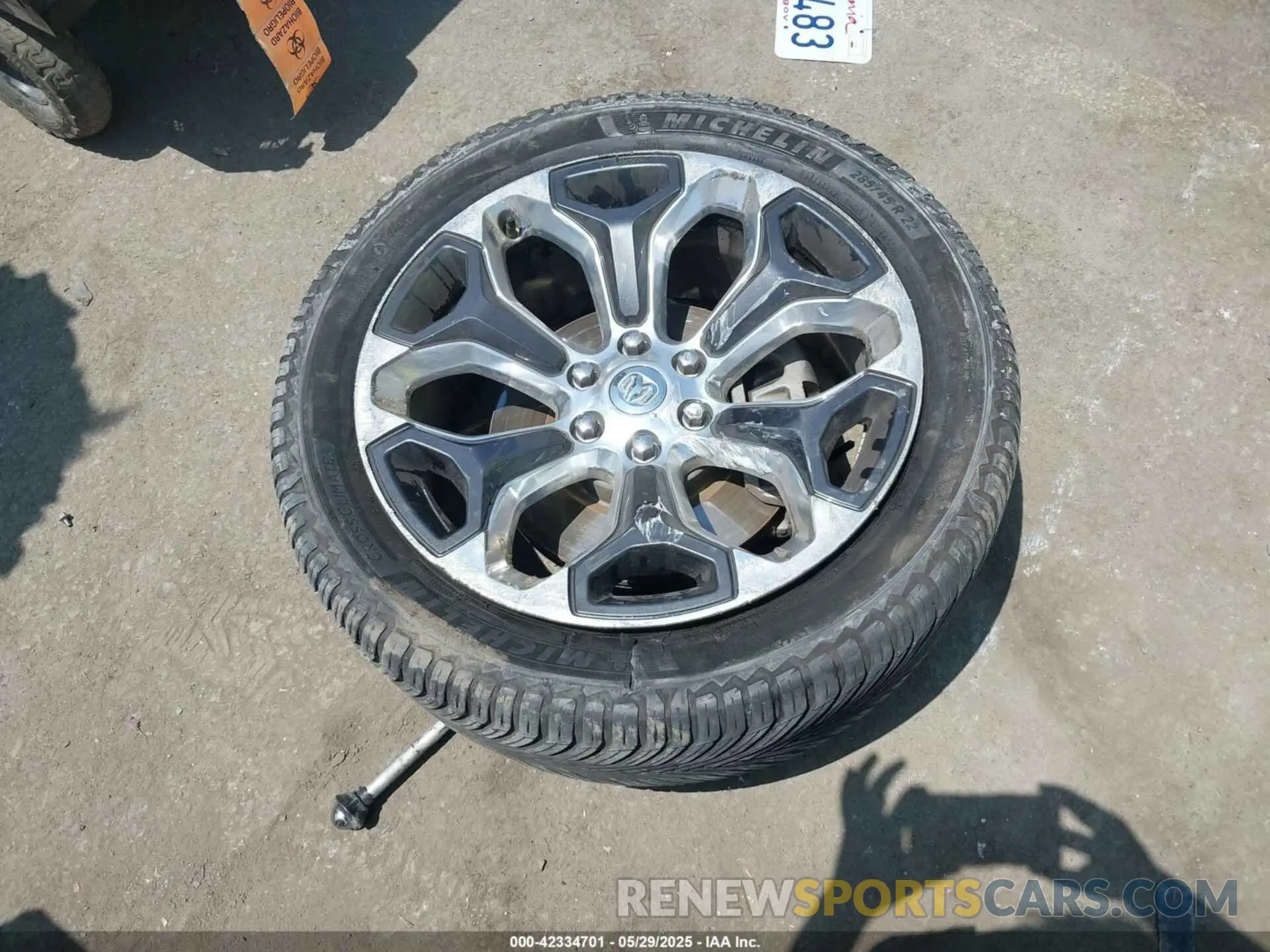 12 fotografías del automóvil dañado 1C6RREHM7LN179878 RAM 1500 2020