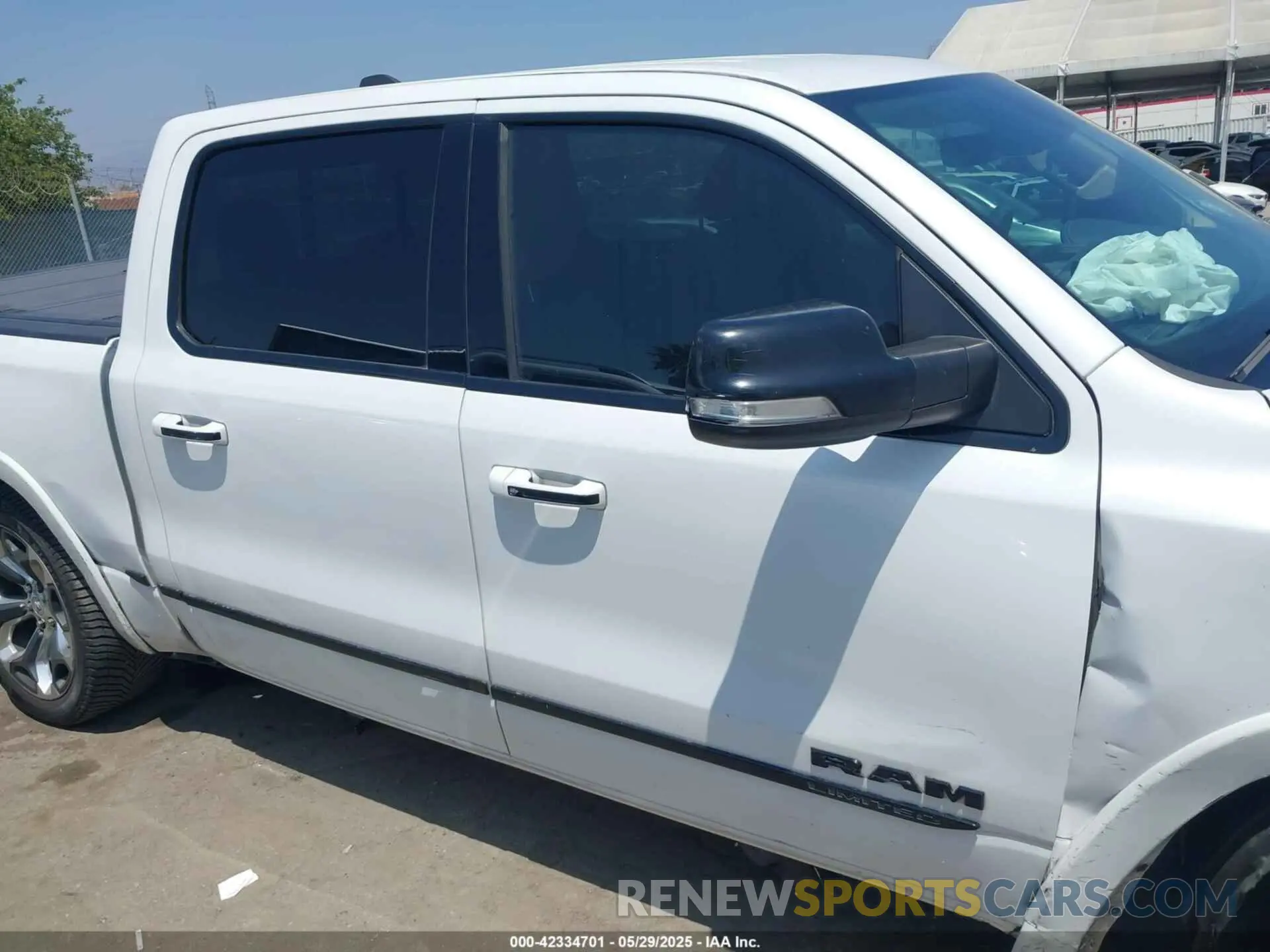 14 fotografías del automóvil dañado 1C6RREHM7LN179878 RAM 1500 2020