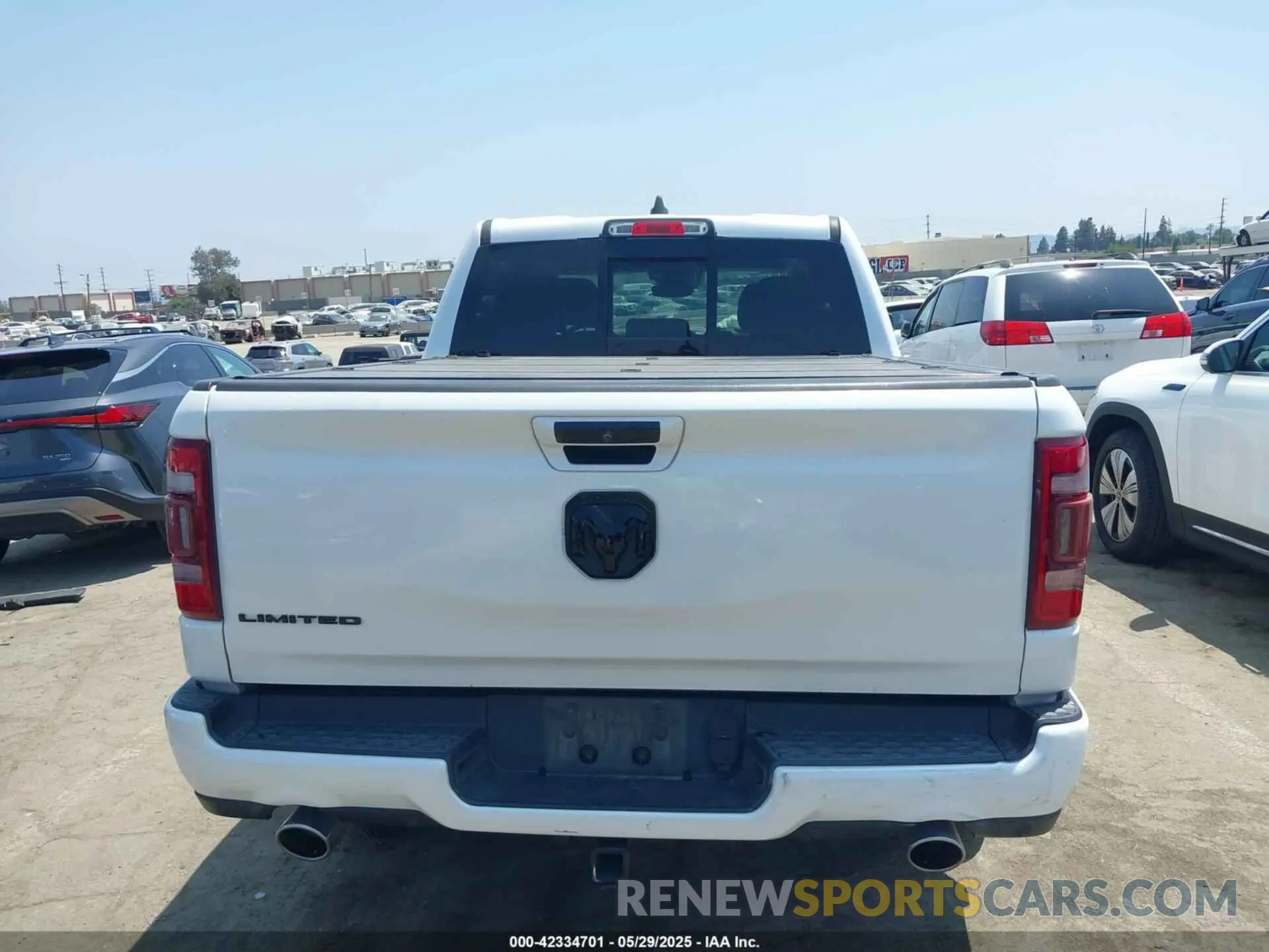 17 fotografías del automóvil dañado 1C6RREHM7LN179878 RAM 1500 2020