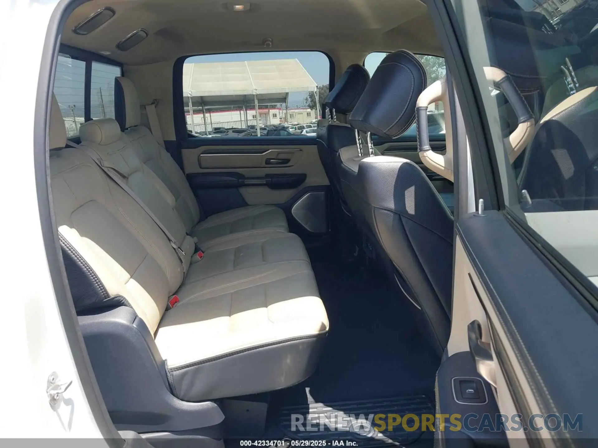 8 fotografías del automóvil dañado 1C6RREHM7LN179878 RAM 1500 2020
