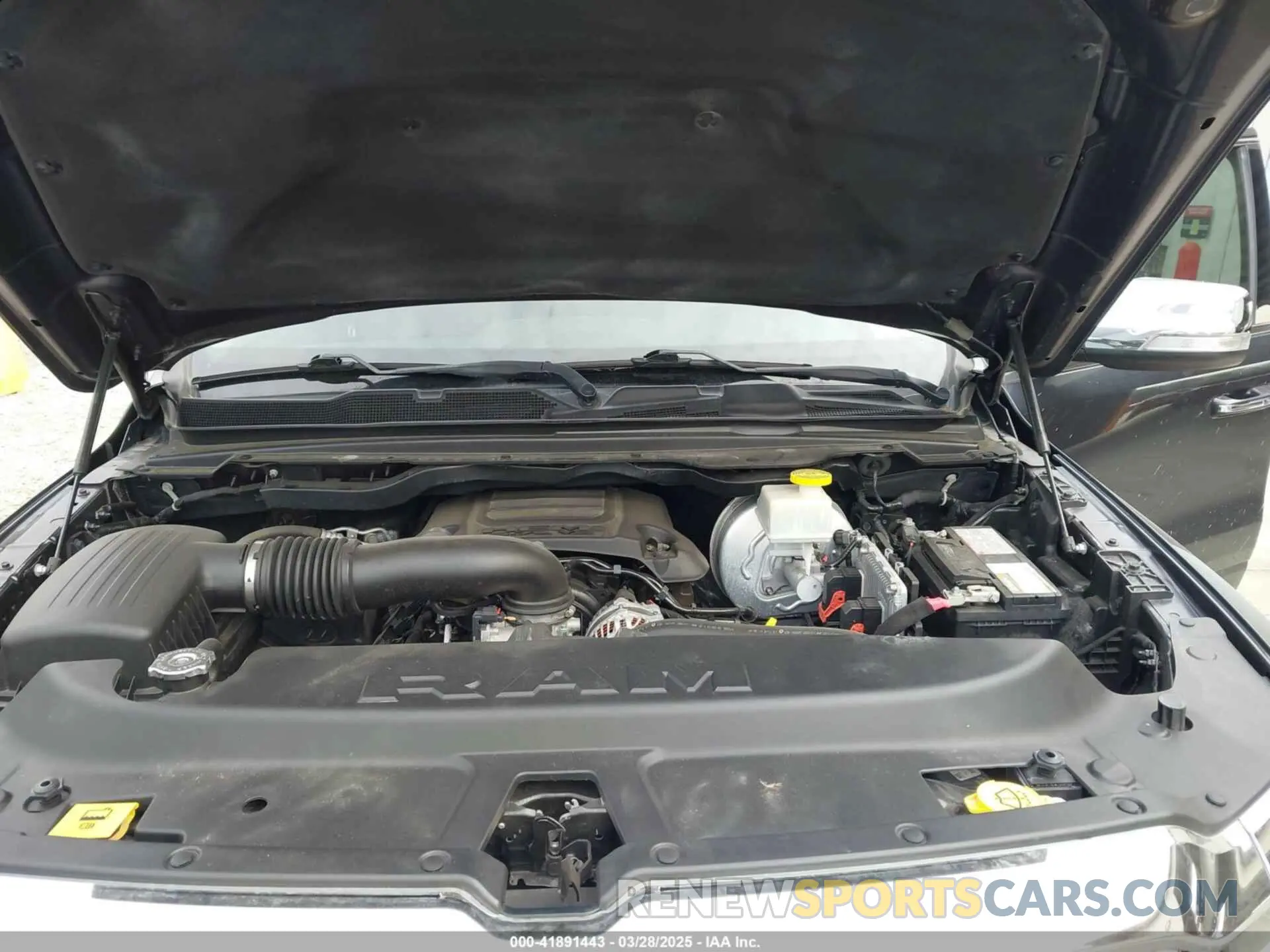 10 fotografías del automóvil dañado 1C6RREJT1LN105809 RAM 1500 2020