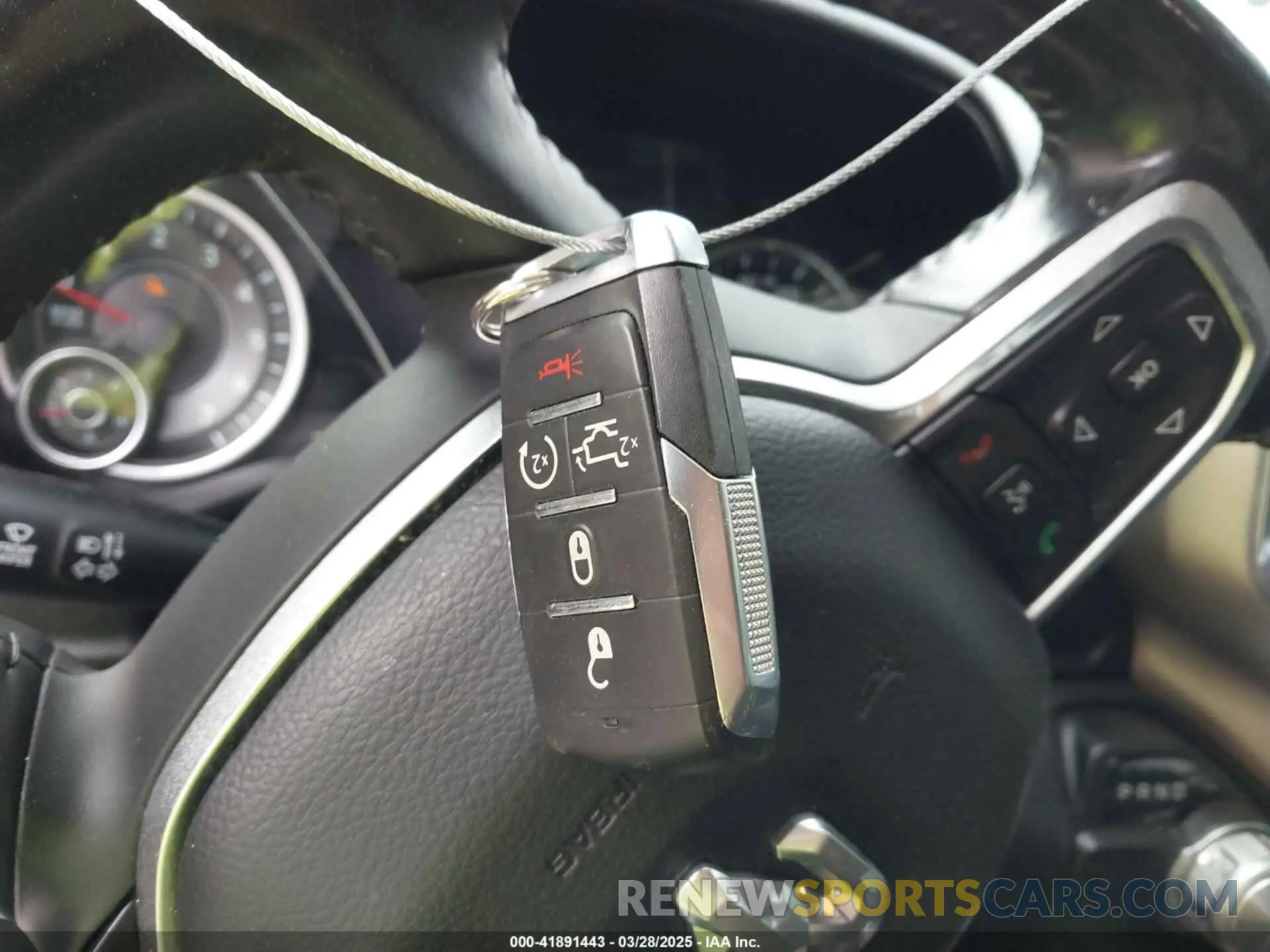 11 fotografías del automóvil dañado 1C6RREJT1LN105809 RAM 1500 2020