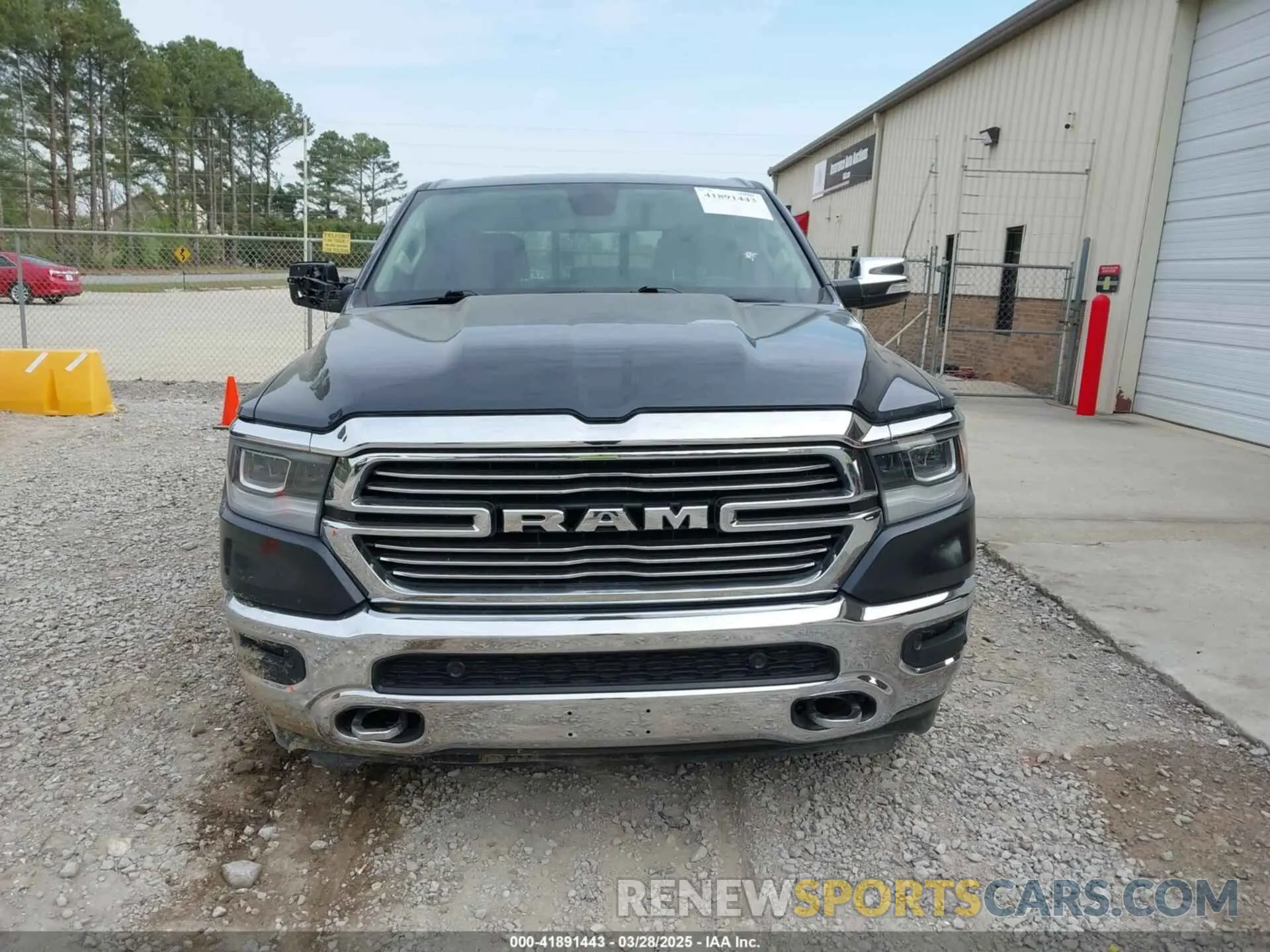 12 fotografías del automóvil dañado 1C6RREJT1LN105809 RAM 1500 2020