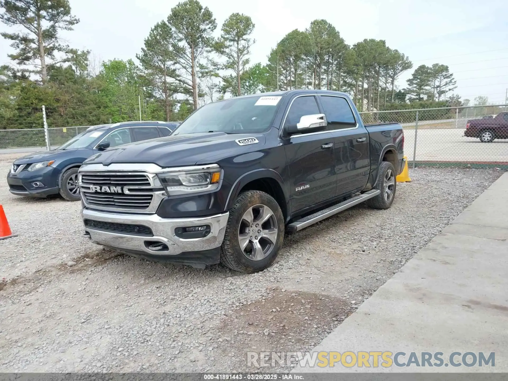 2 fotografías del automóvil dañado 1C6RREJT1LN105809 RAM 1500 2020