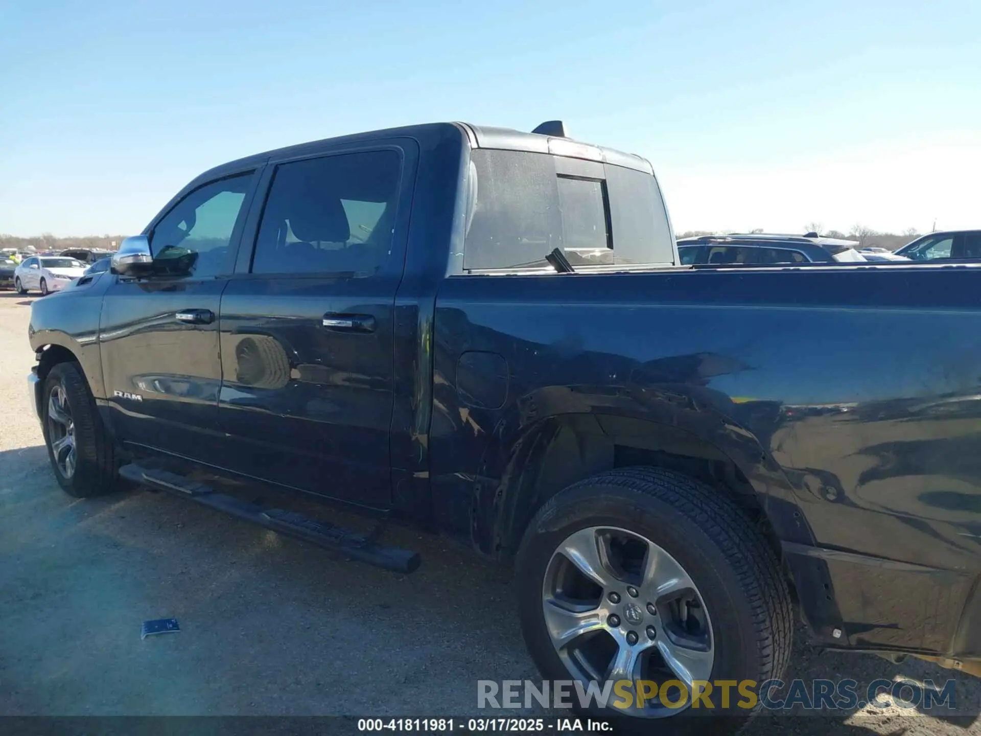 14 fotografías del automóvil dañado 1C6RREJT4LN232859 RAM 1500 2020