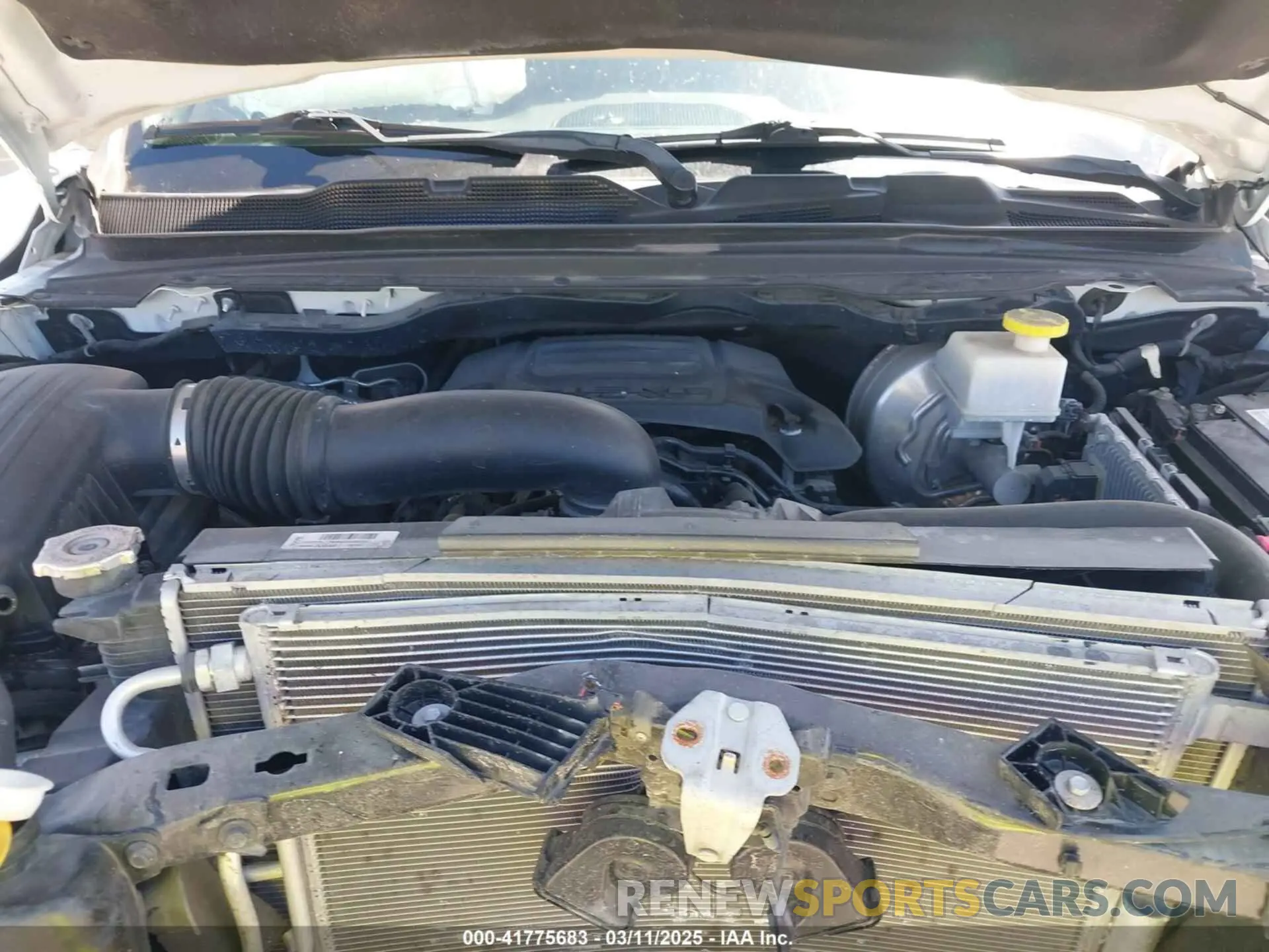 10 fotografías del automóvil dañado 1C6RREJT6LN188640 RAM 1500 2020