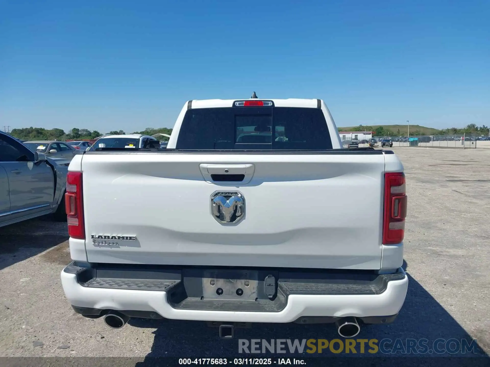 17 fotografías del automóvil dañado 1C6RREJT6LN188640 RAM 1500 2020