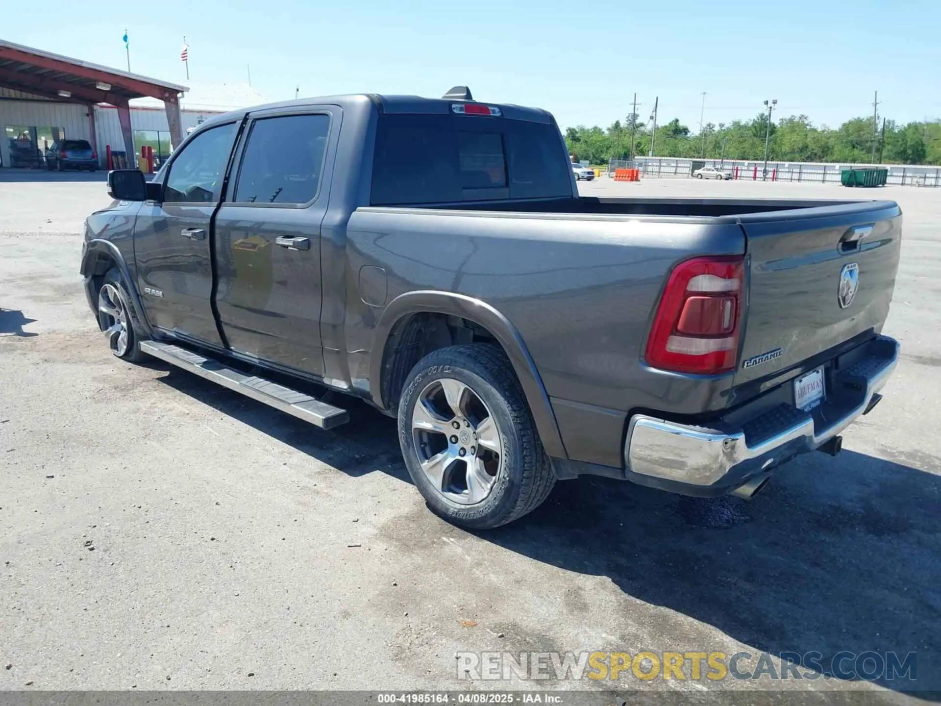 3 fotografías del automóvil dañado 1C6RREJT8LN346475 RAM 1500 2020