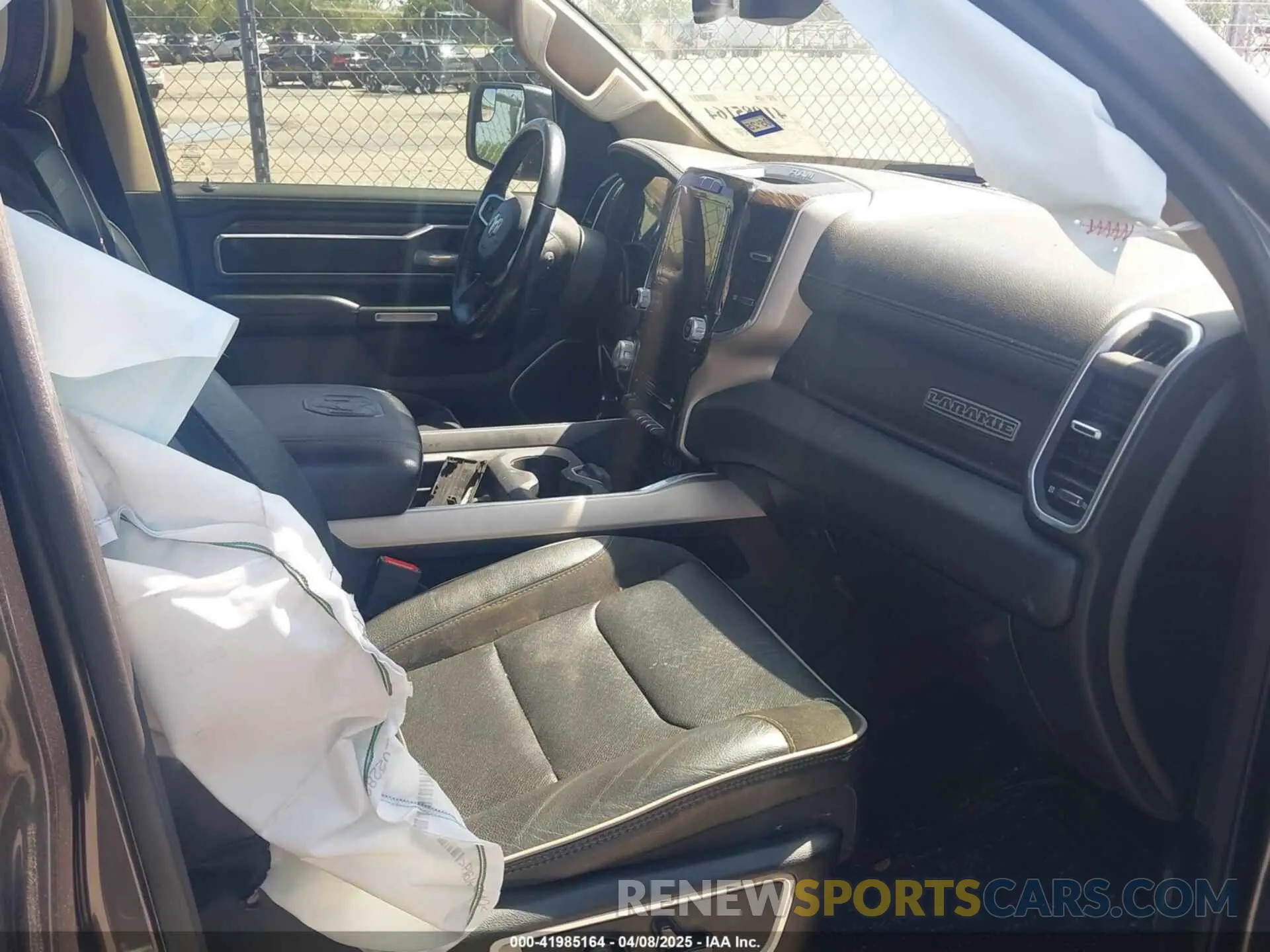 5 fotografías del automóvil dañado 1C6RREJT8LN346475 RAM 1500 2020
