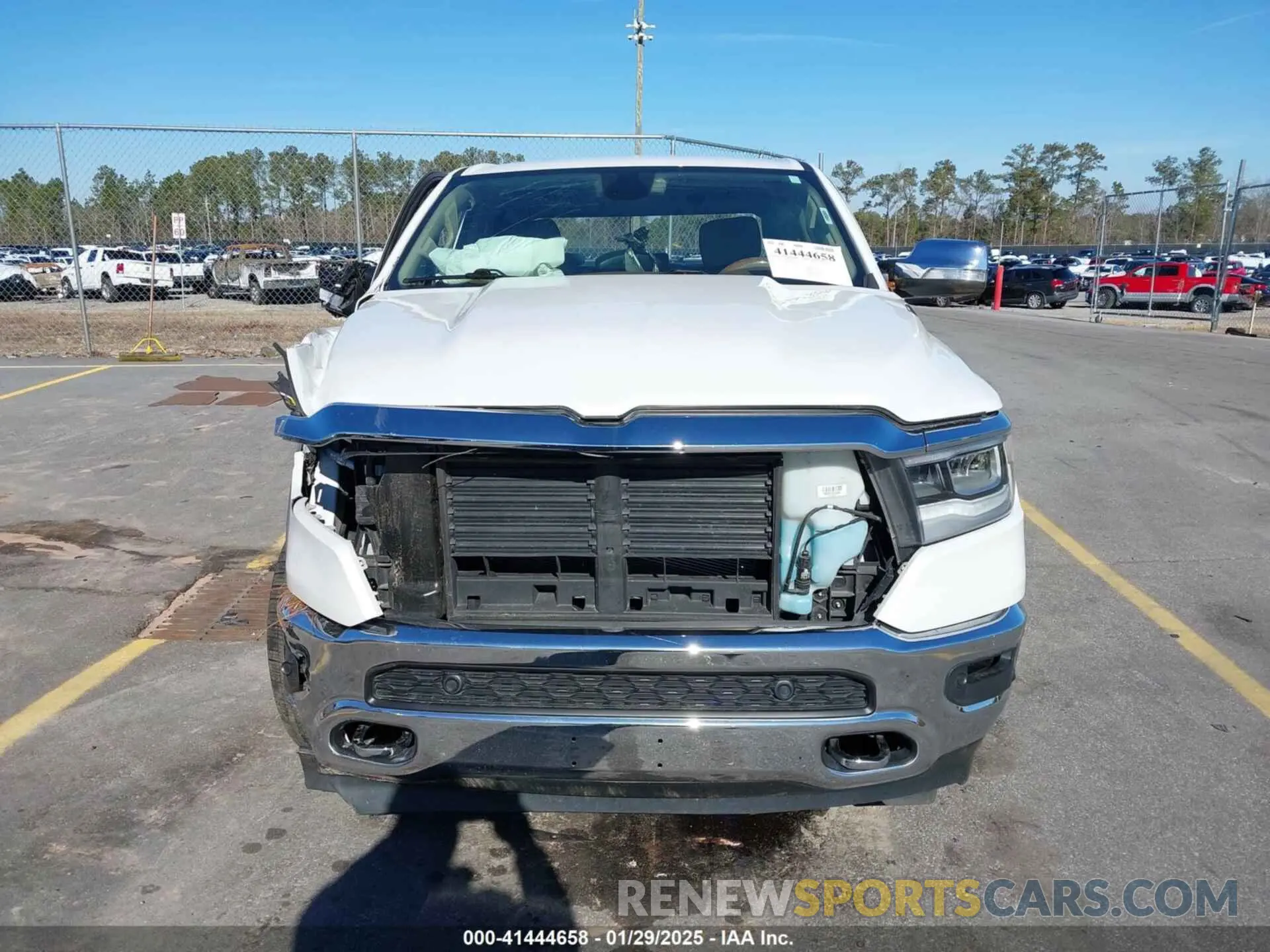 11 fotografías del automóvil dañado 1C6RRERT7LN289304 RAM 1500 2020