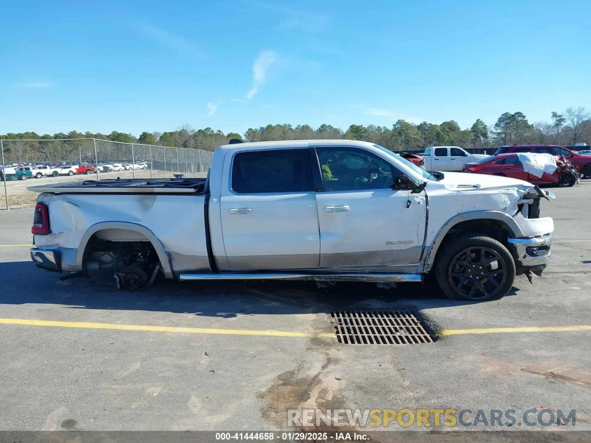 12 fotografías del automóvil dañado 1C6RRERT7LN289304 RAM 1500 2020