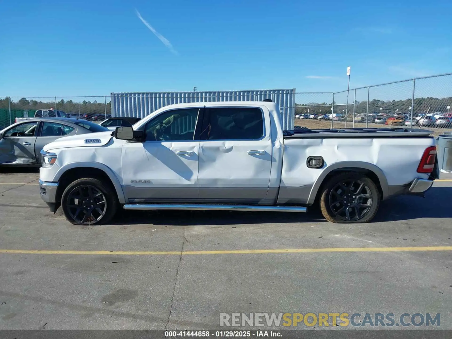 13 fotografías del automóvil dañado 1C6RRERT7LN289304 RAM 1500 2020