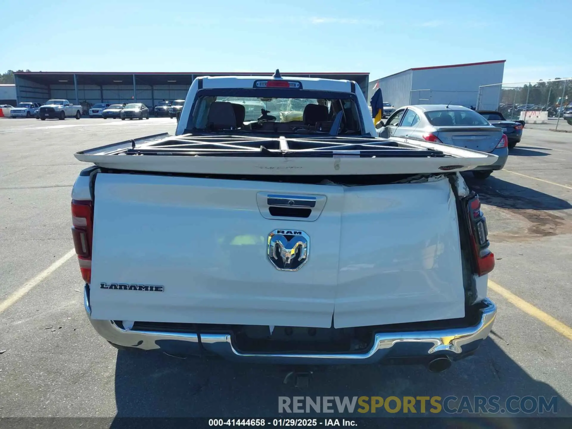 15 fotografías del automóvil dañado 1C6RRERT7LN289304 RAM 1500 2020