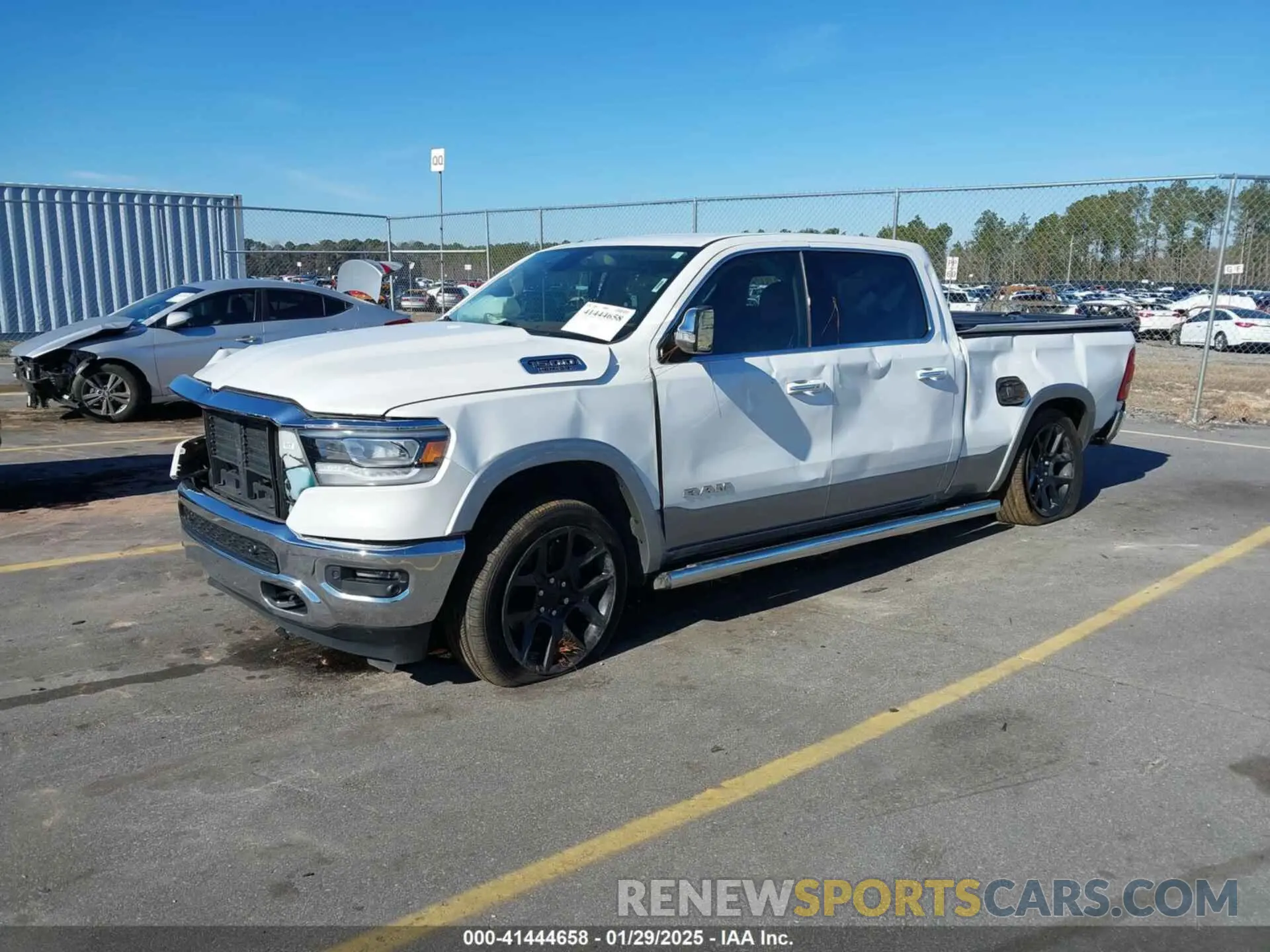 2 fotografías del automóvil dañado 1C6RRERT7LN289304 RAM 1500 2020