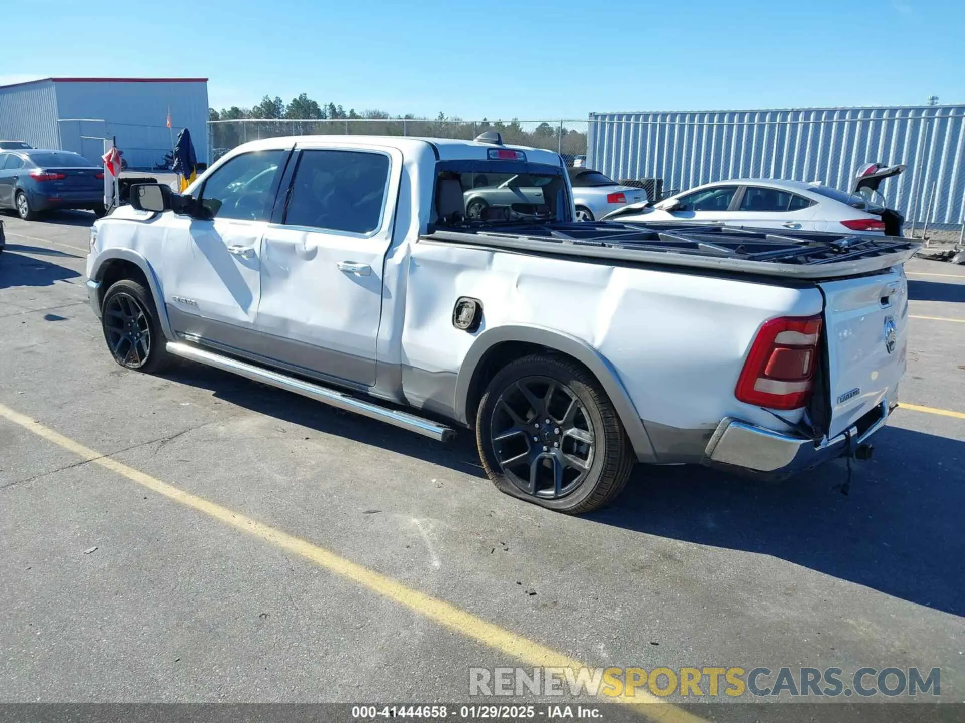 3 fotografías del automóvil dañado 1C6RRERT7LN289304 RAM 1500 2020