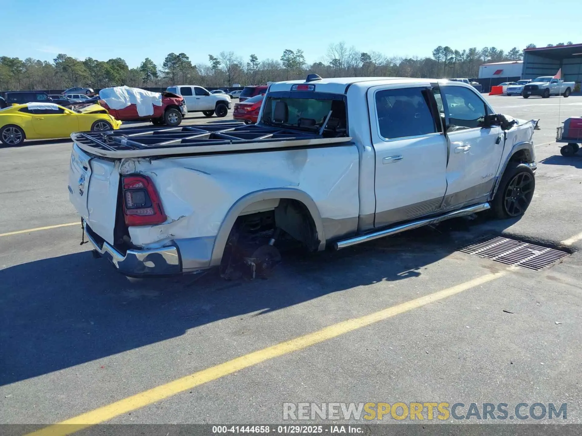 4 fotografías del automóvil dañado 1C6RRERT7LN289304 RAM 1500 2020