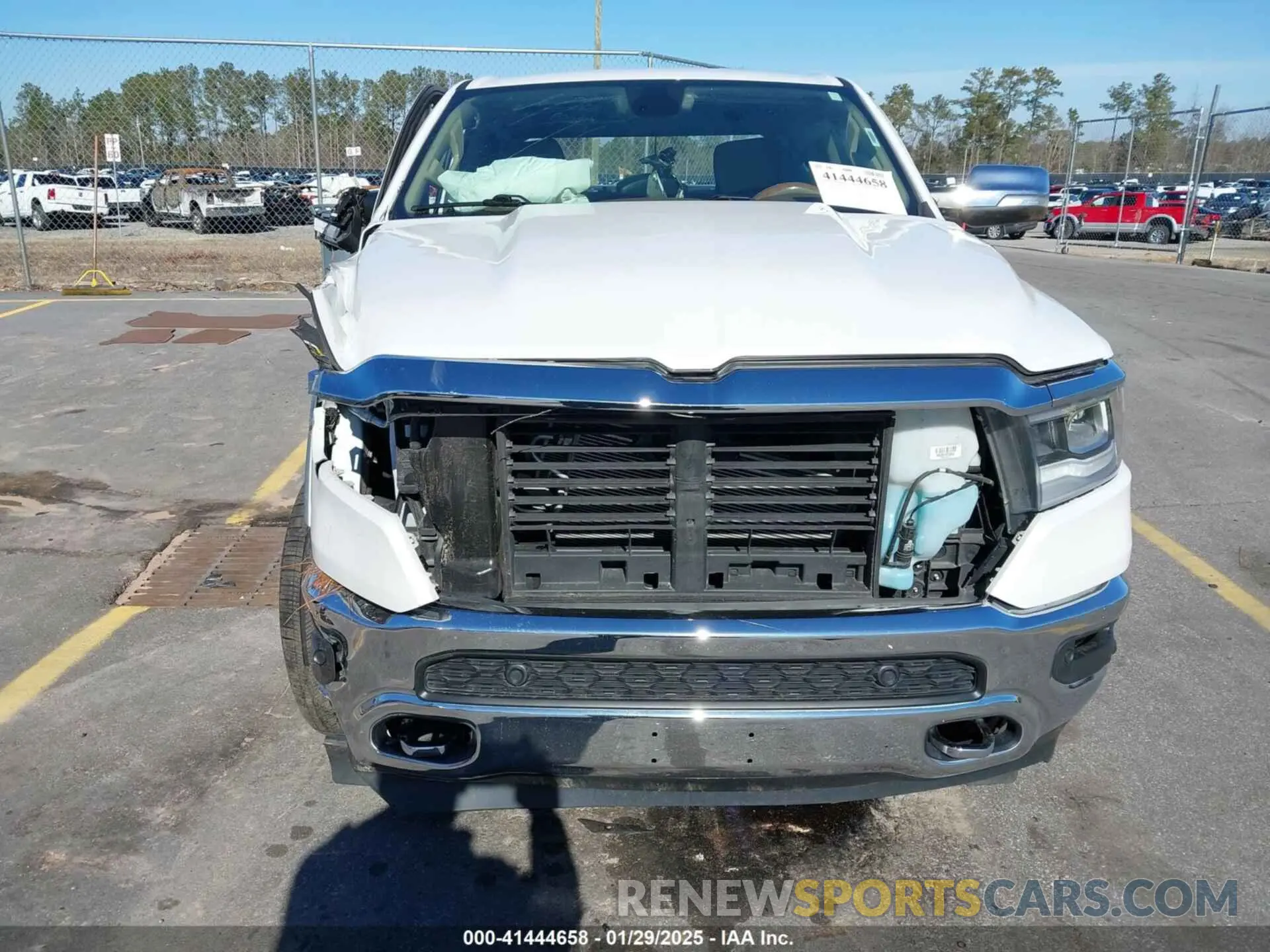 6 fotografías del automóvil dañado 1C6RRERT7LN289304 RAM 1500 2020