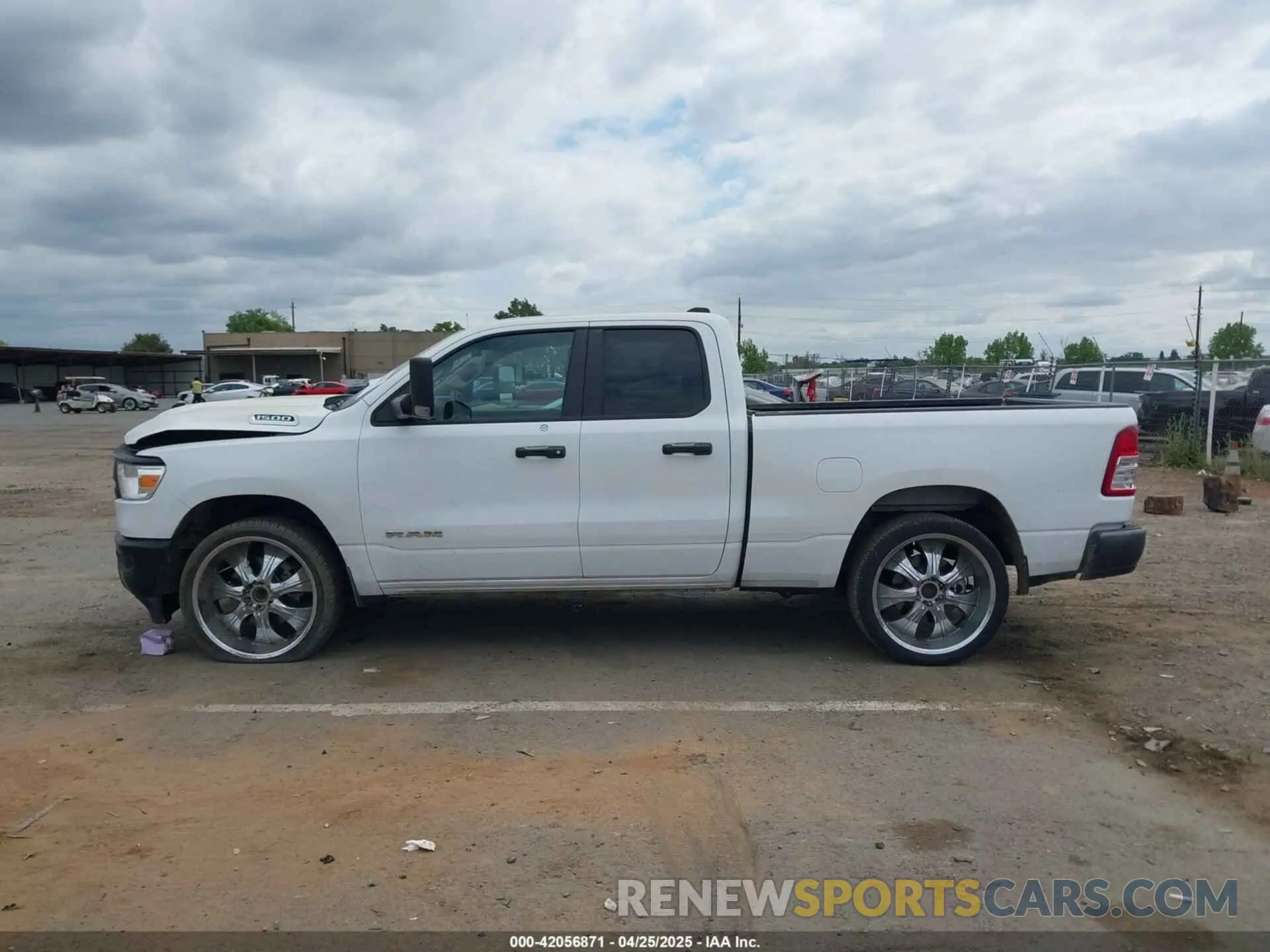 14 fotografías del automóvil dañado 1C6SRECG6LN386006 RAM 1500 2020