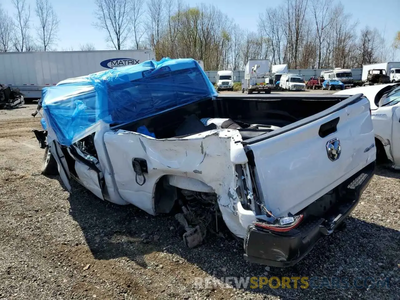 2 fotografías del automóvil dañado 1C6SRFCT2LN239927 RAM 1500 2020