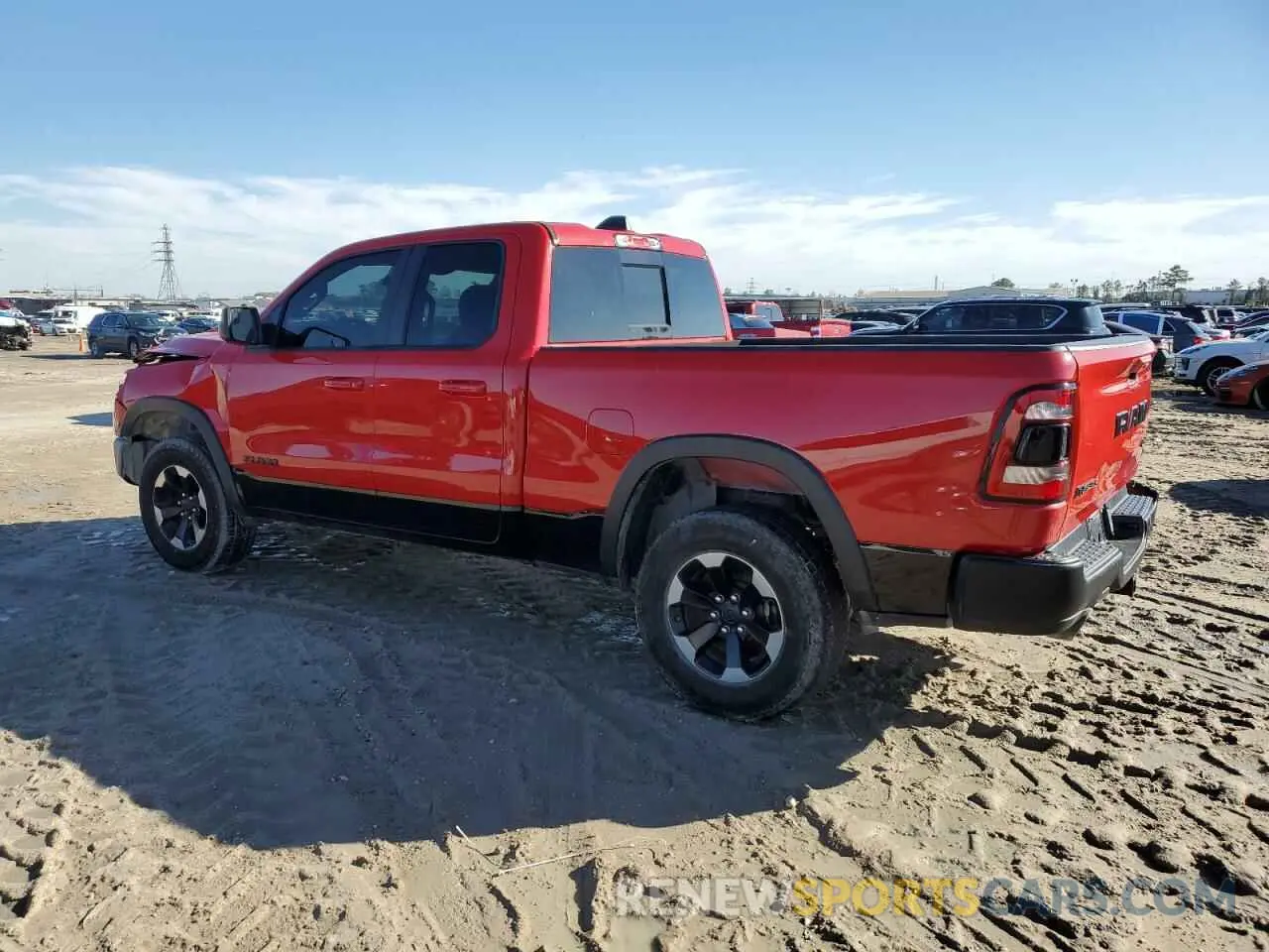 2 fotografías del automóvil dañado 1C6SRFET7LN307328 RAM 1500 2020