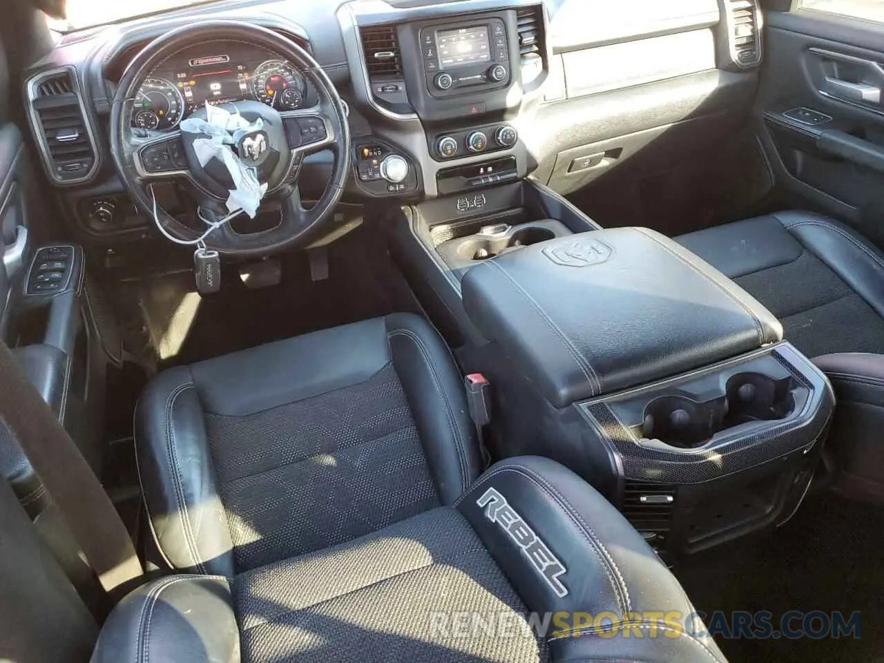 8 fotografías del automóvil dañado 1C6SRFET7LN307328 RAM 1500 2020