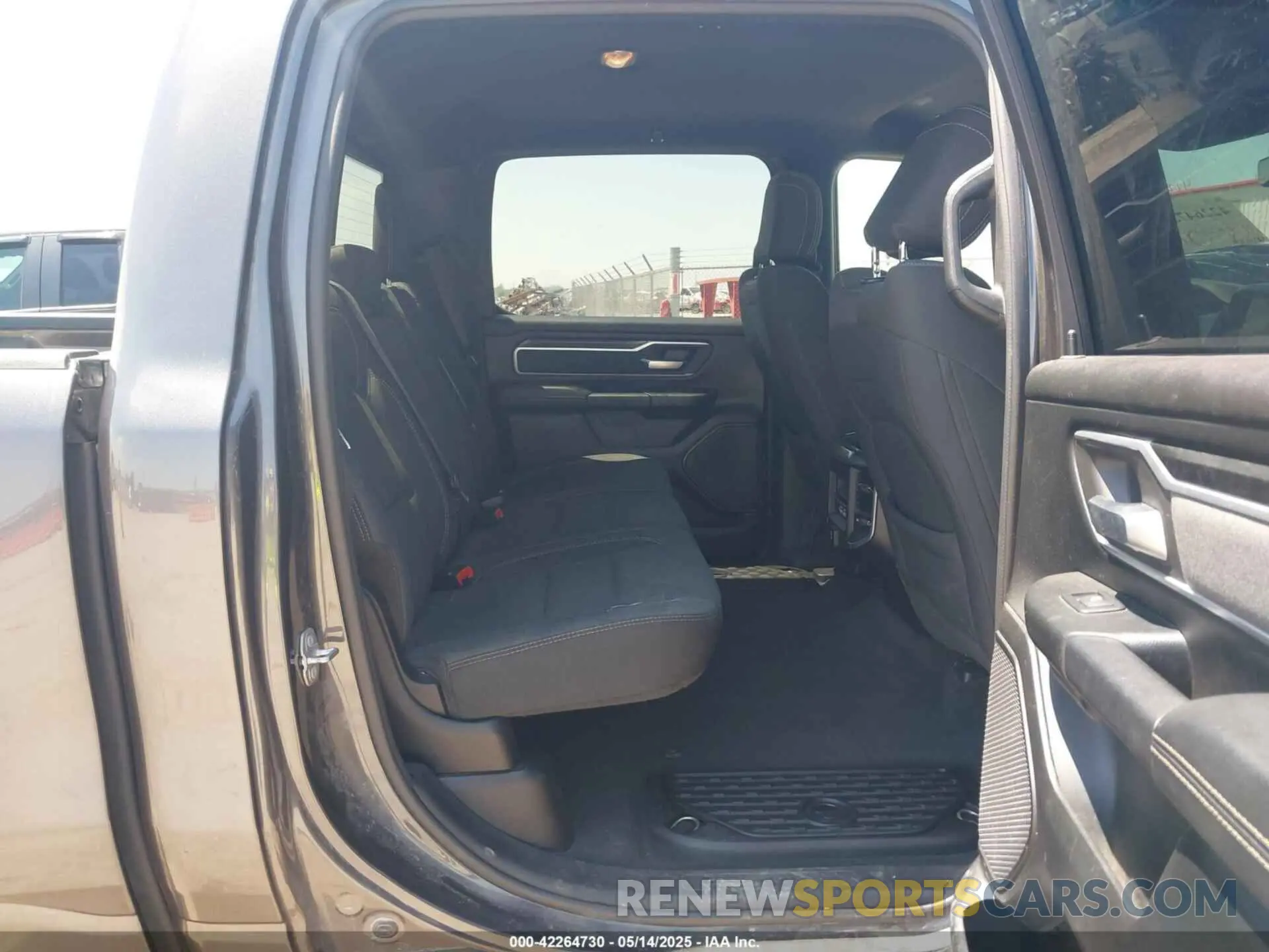 8 fotografías del automóvil dañado 1C6SRFFT1LN328030 RAM 1500 2020